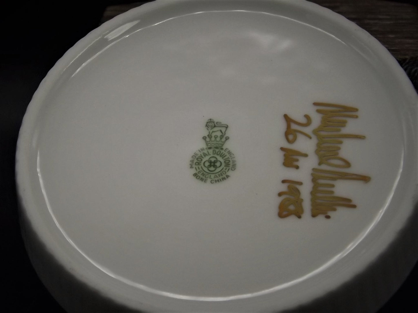 Rare Royal Doulton silhouette of Michael Doulton on a trinket dish or ash tray. Hand signed and dated 1988, complete with box. Excellent