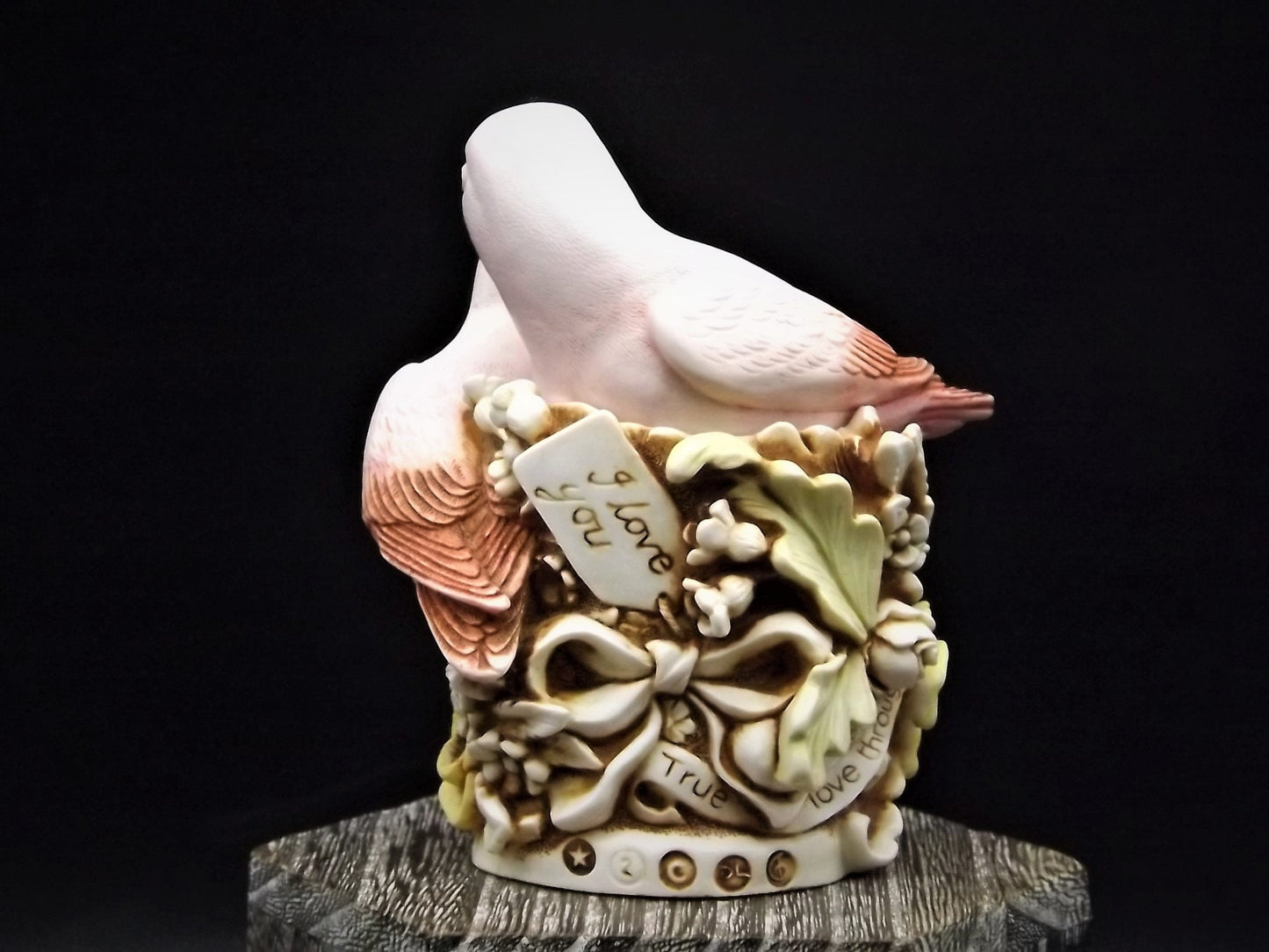 Harmony Kingdom Lovebirds Figurine: 1998 Romance Annual, David Lawrence