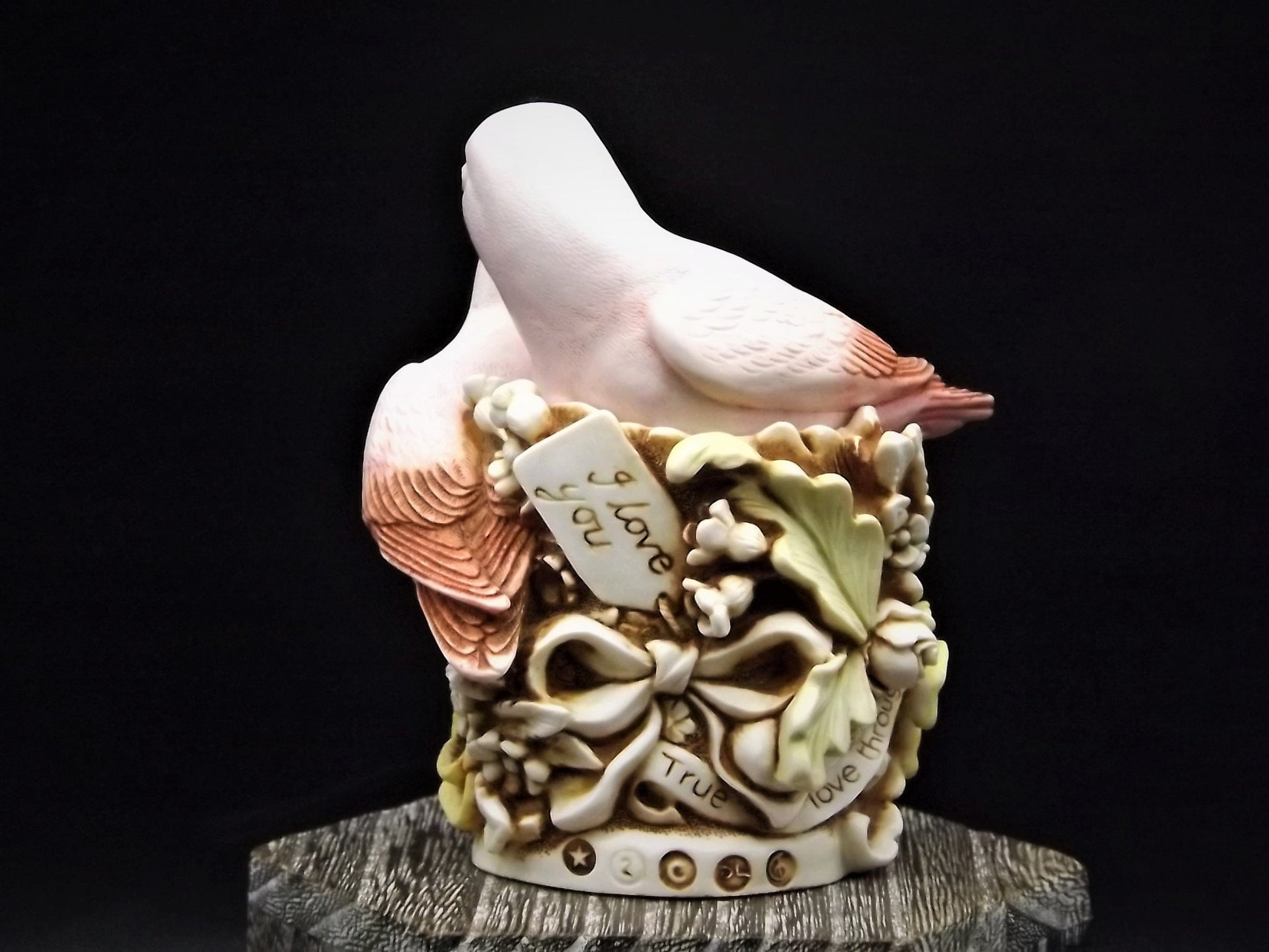 Harmony Kingdom Lovebirds Figurine: 1998 Romance Annual, David Lawrence