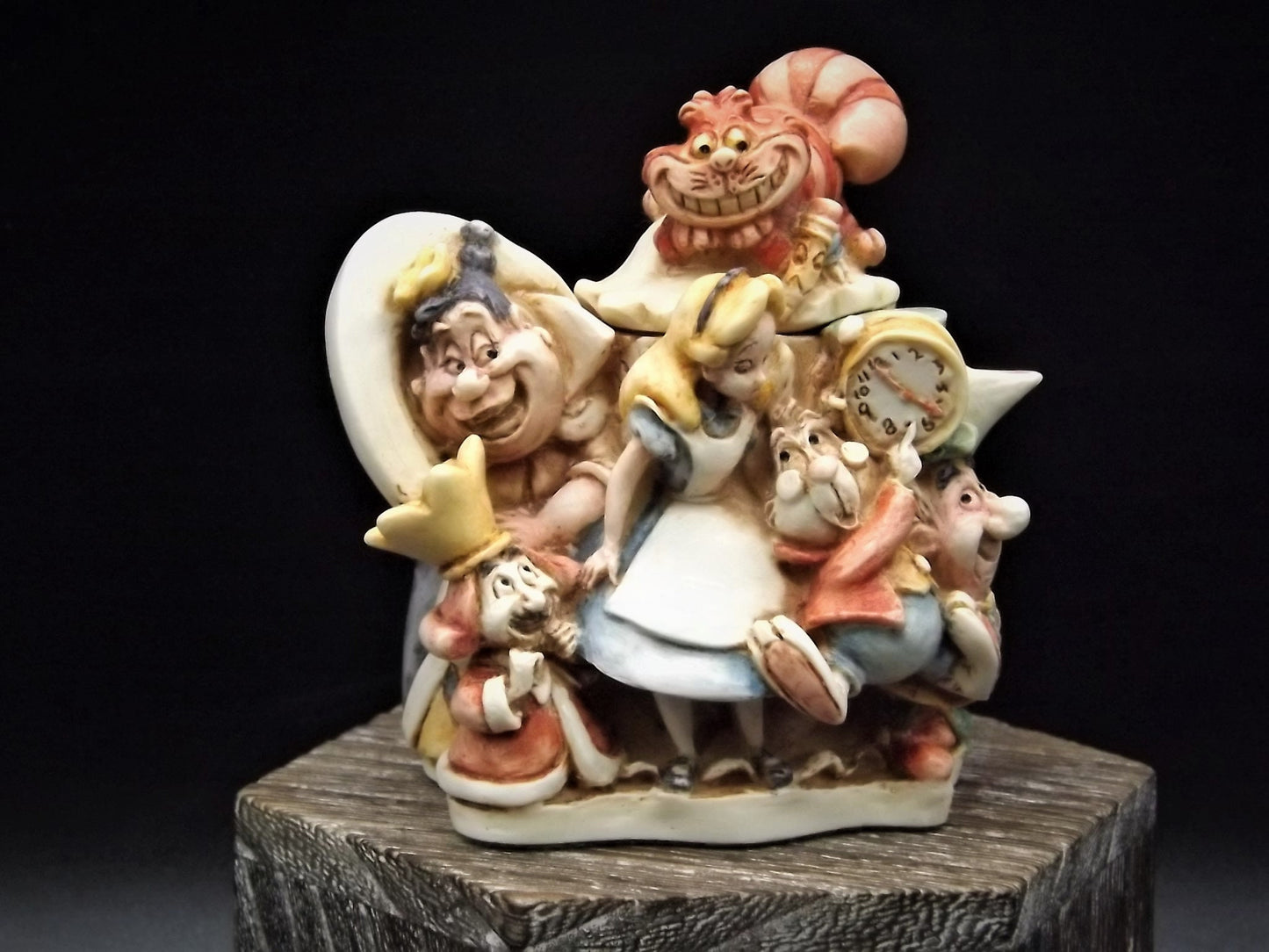 Retired Harmony Kingdom Disney "Alice in Wonderland" piece Excellent condition Limited Edition 1458/1951 with box and COA. Great Condition.