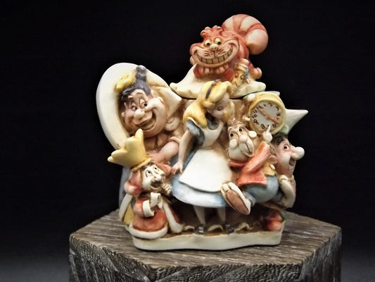 Retired Harmony Kingdom Disney "Alice in Wonderland" piece Excellent condition Limited Edition 1458/1951 with box and COA. Great Condition.