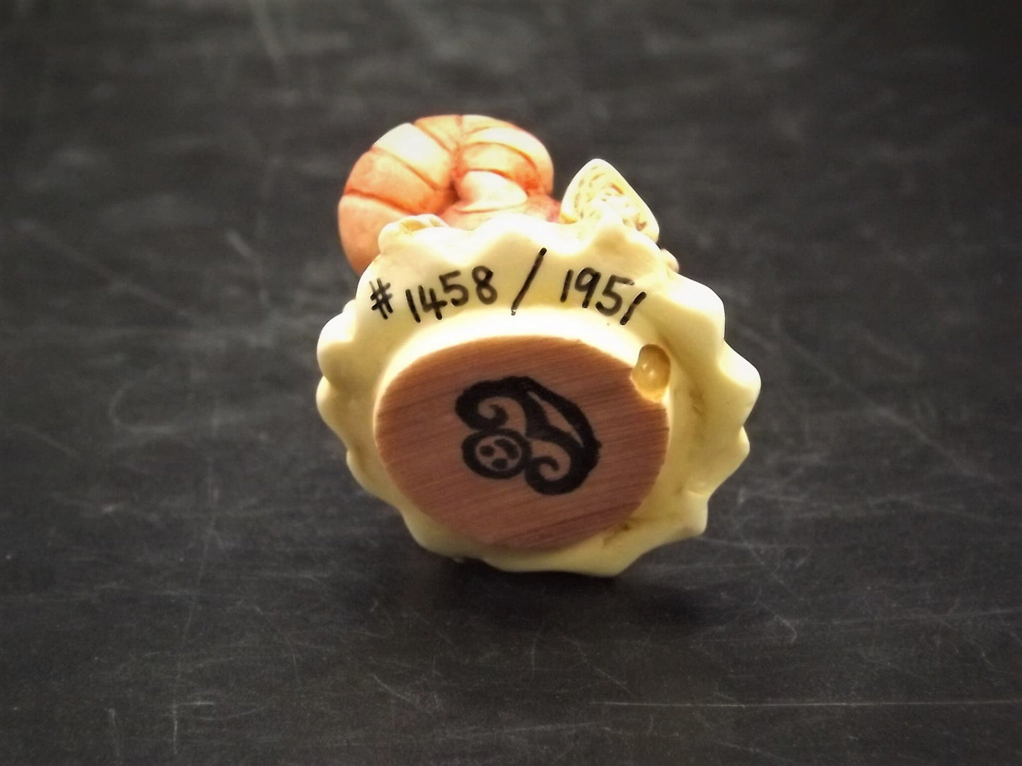 Retired Harmony Kingdom Disney "Alice in Wonderland" piece Excellent condition Limited Edition 1458/1951 with box and COA. Great Condition.