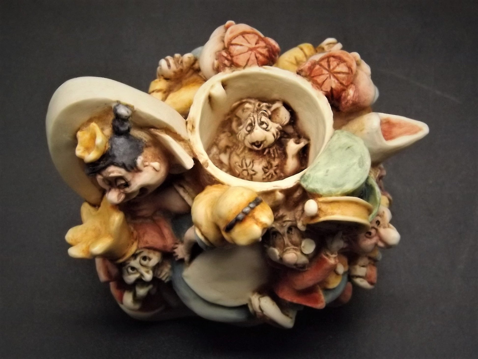 Retired Harmony Kingdom Disney "Alice in Wonderland" piece Excellent condition Limited Edition 1458/1951 with box and COA. Great Condition.