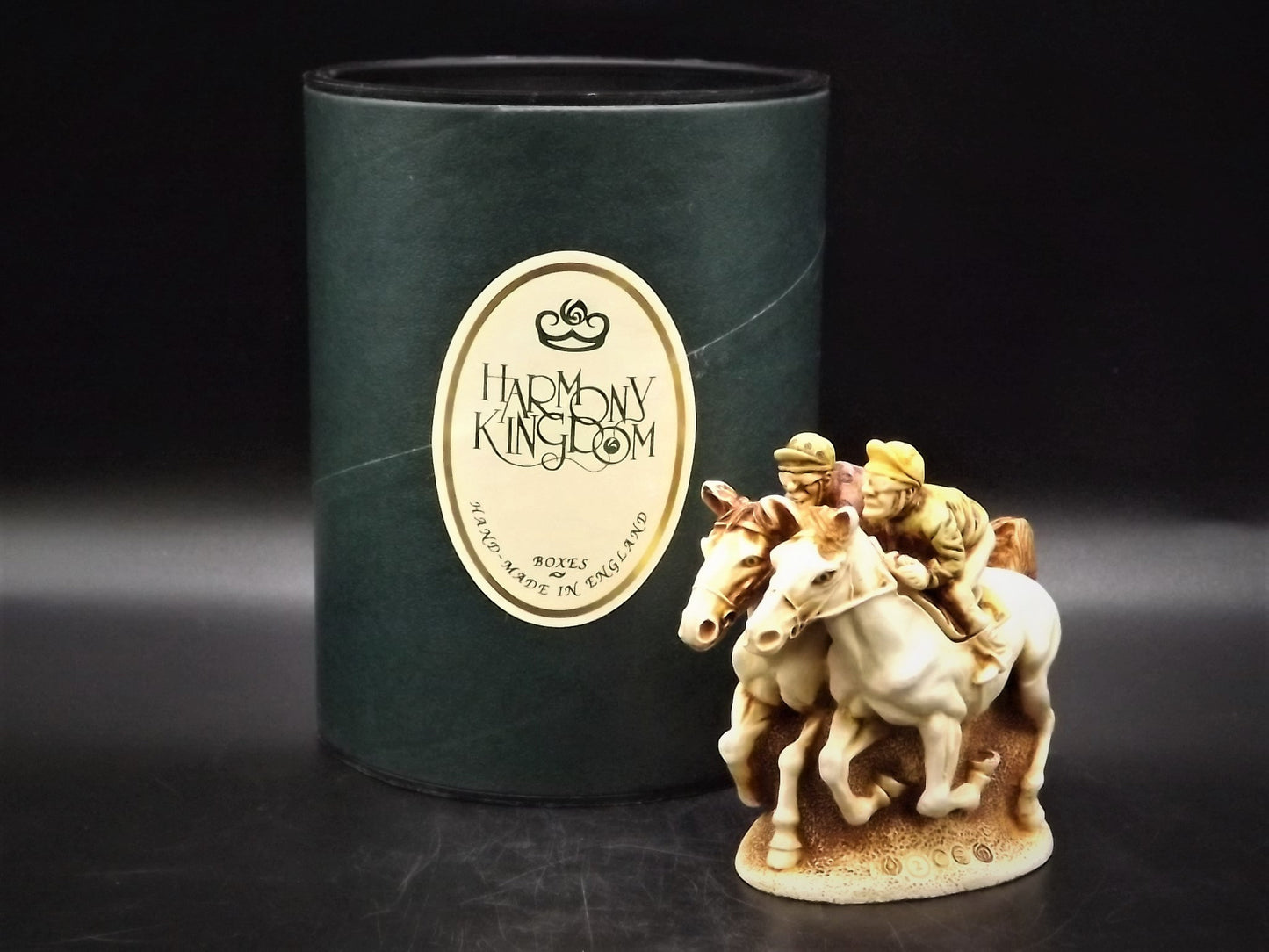 Retired Harmony Kingdom Horse Racing Figurine: Photo Finish, 1996