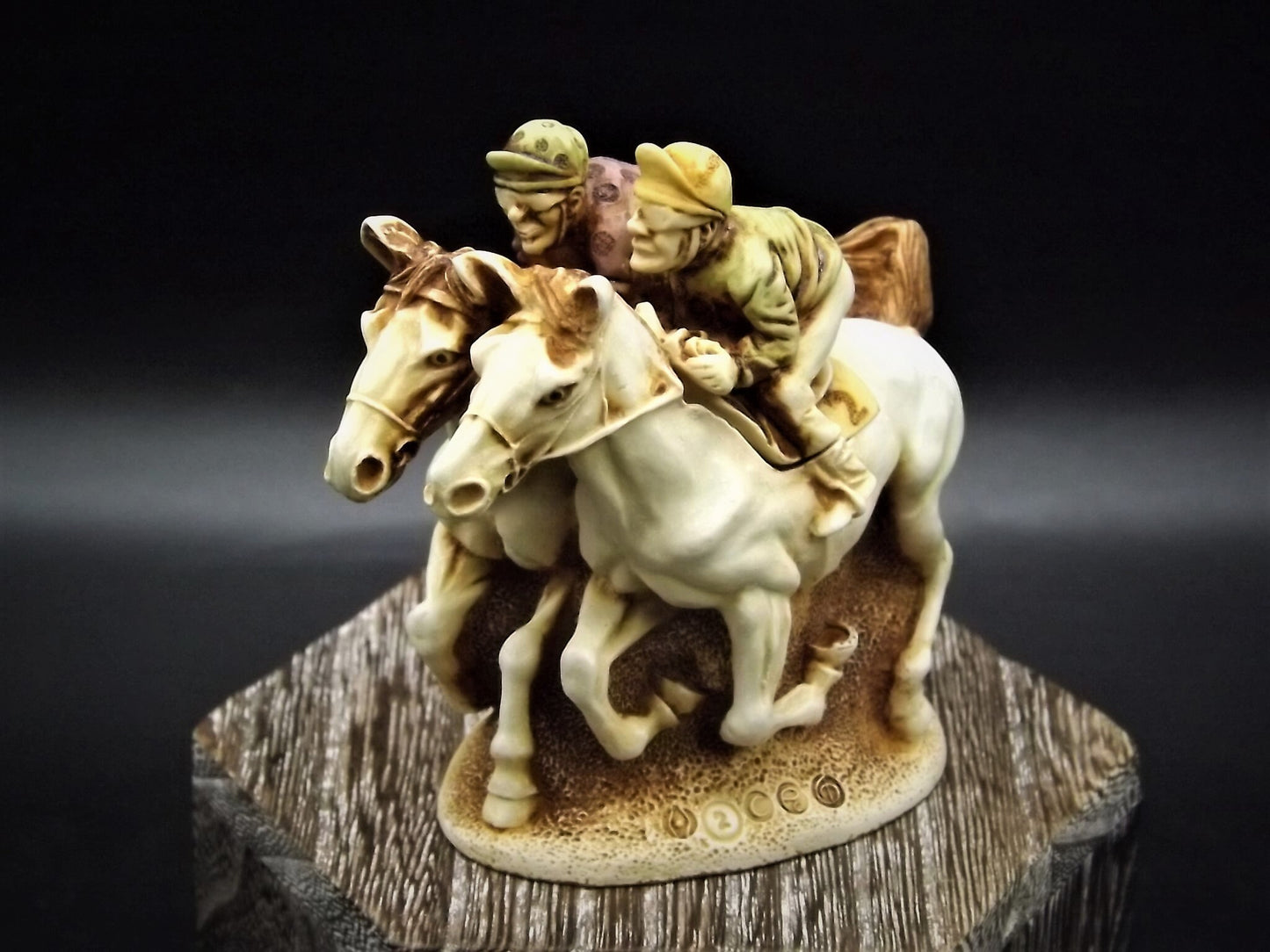 Retired Harmony Kingdom Horse Racing Figurine: Photo Finish, 1996