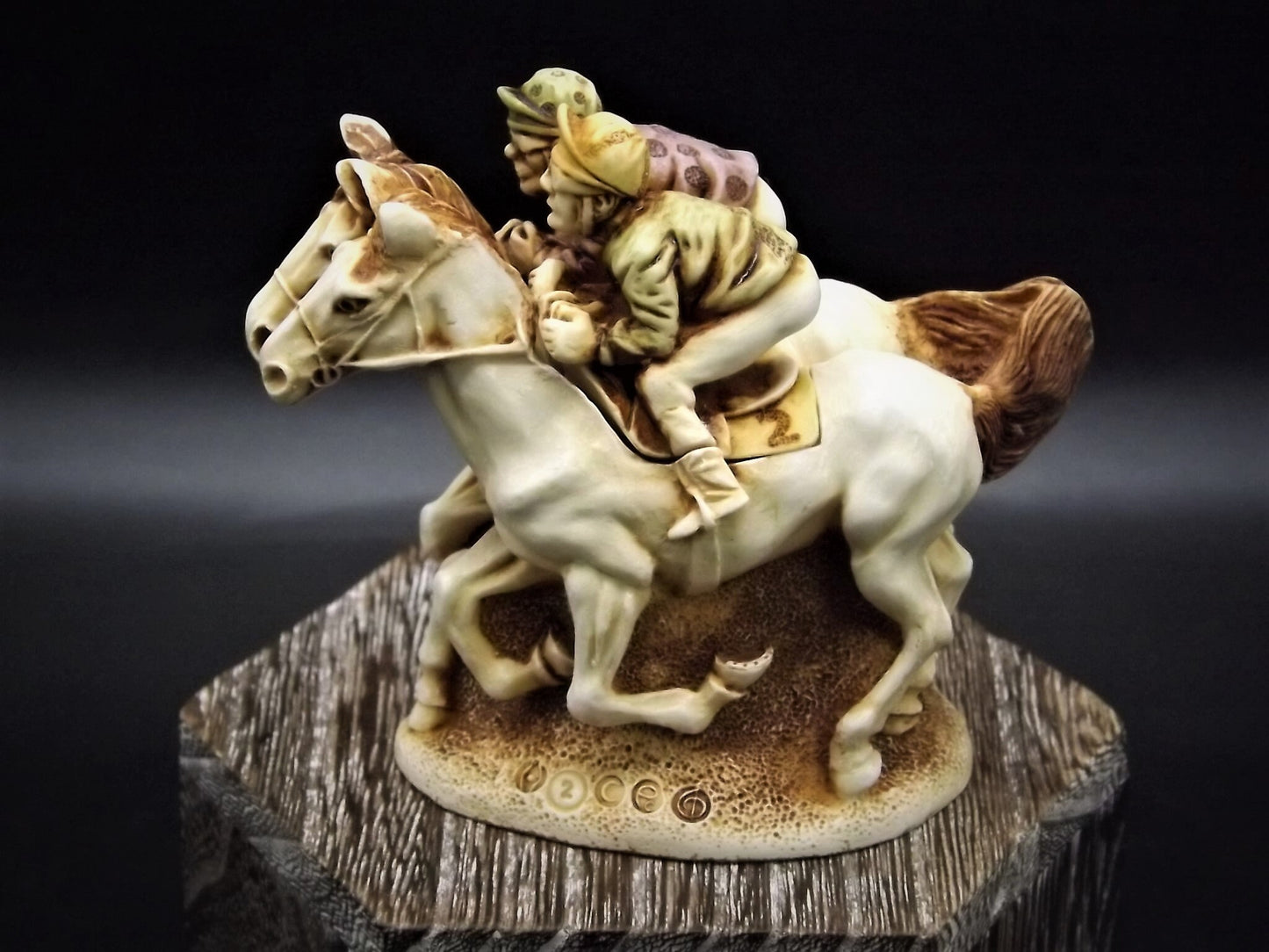 Retired Harmony Kingdom Horse Racing Figurine: Photo Finish, 1996