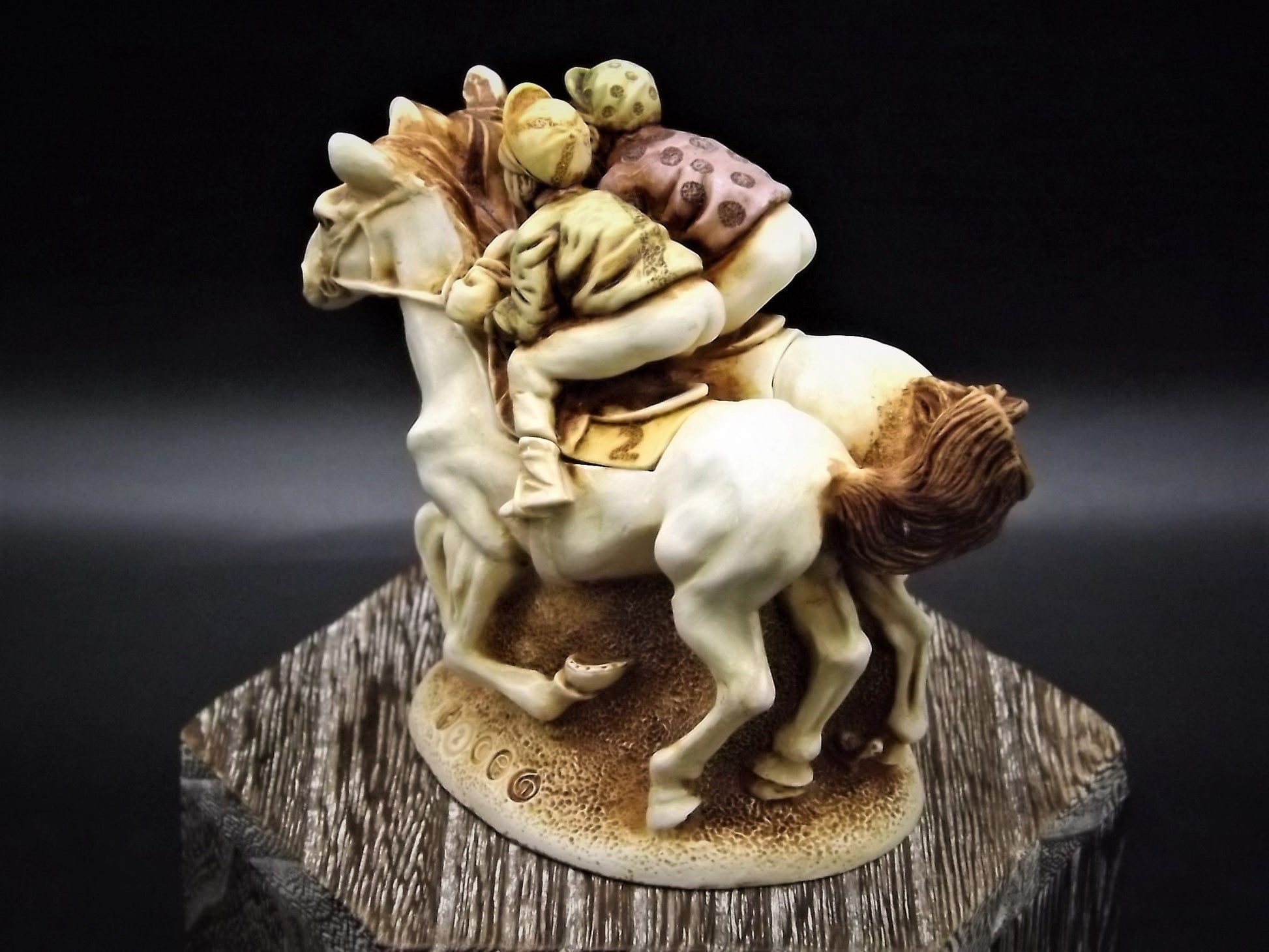 Retired Harmony Kingdom Horse Racing Figurine: Photo Finish, 1996