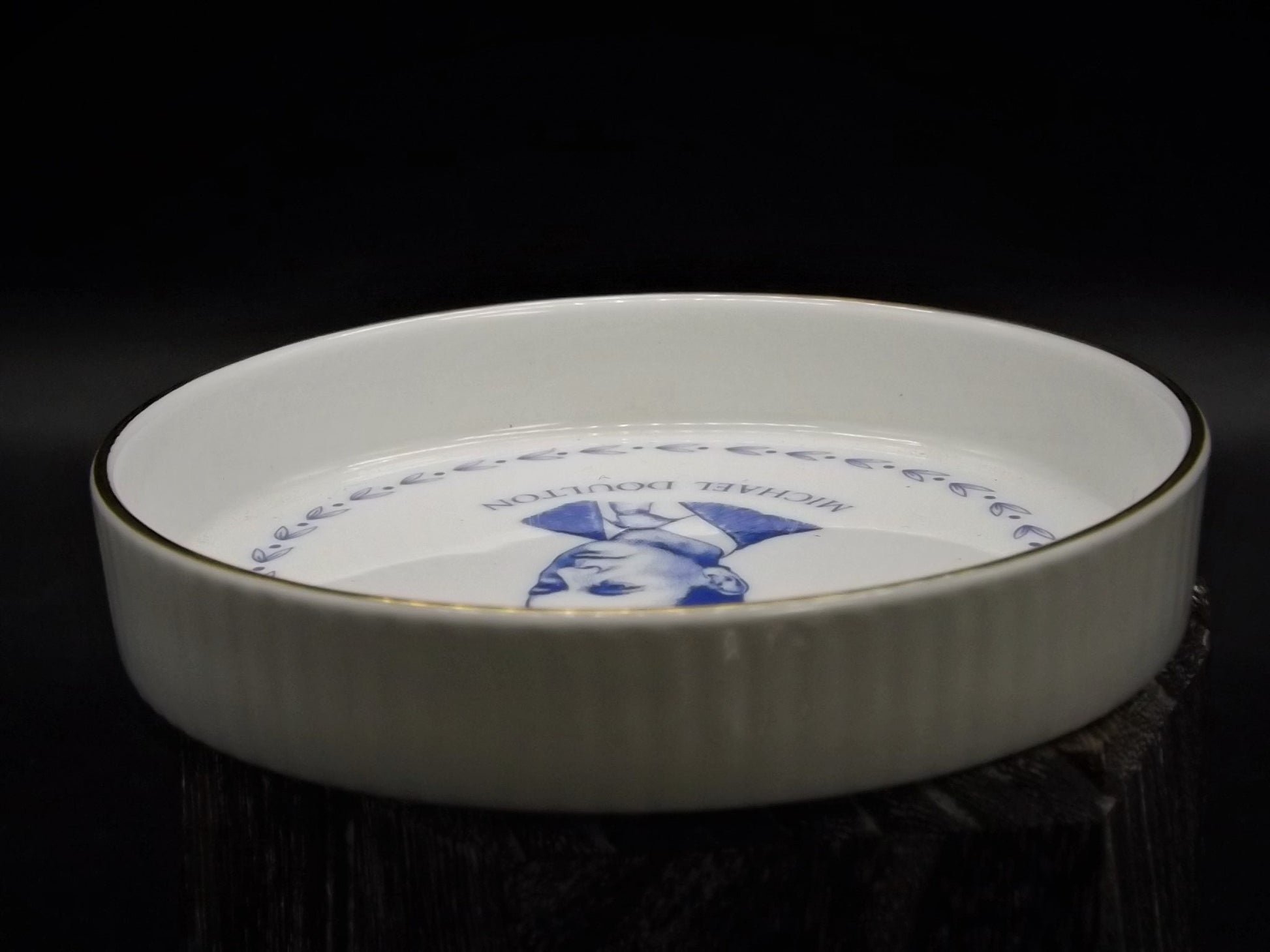 Rare Royal Doulton silhouette of Michael Doulton on a trinket dish or ash tray. Hand signed and dated 1988, complete with box. Excellent