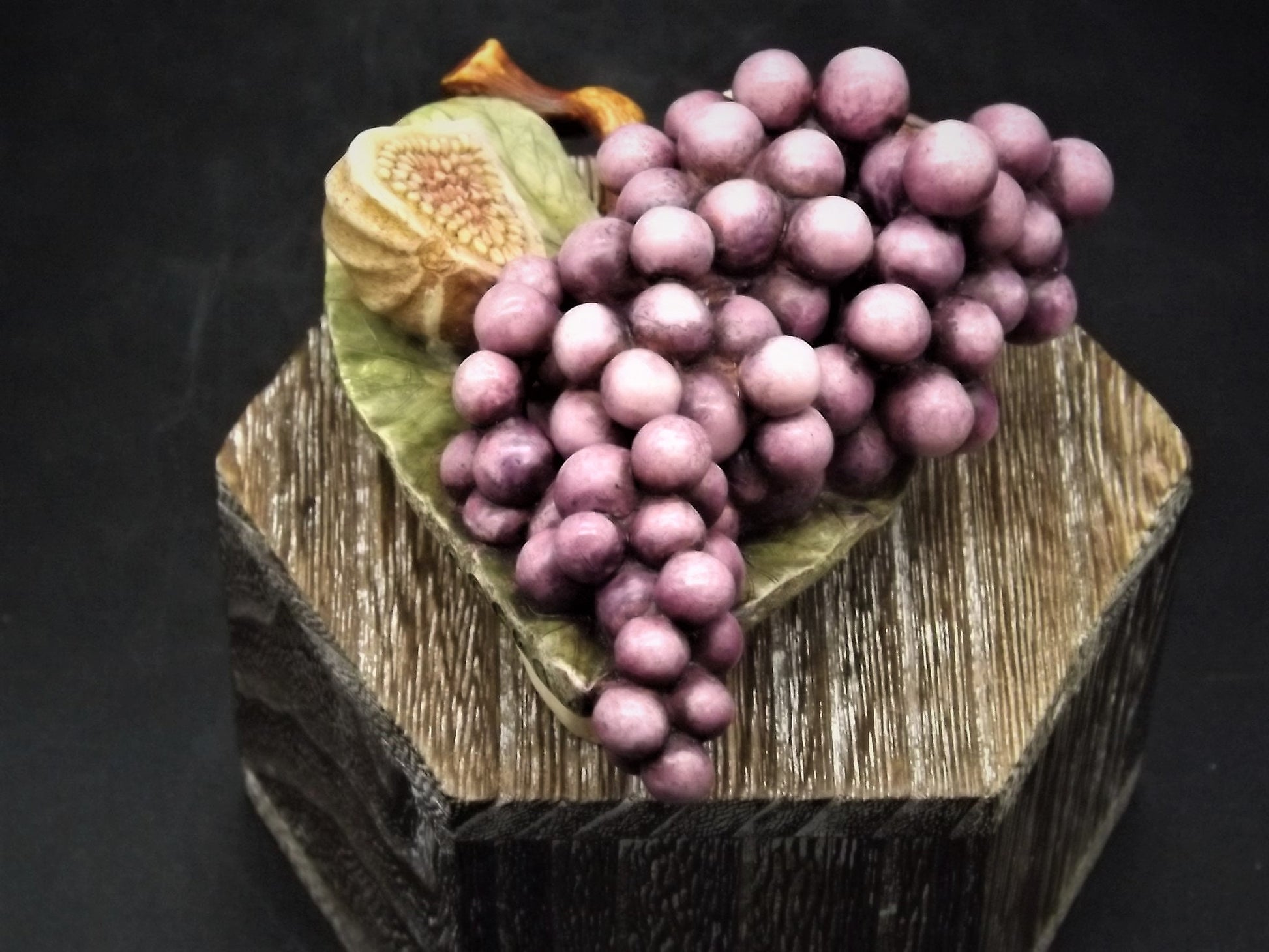 Harmony Kingdom Grapes Figurine - Lord Byron's Harmony Garden - With Original Box