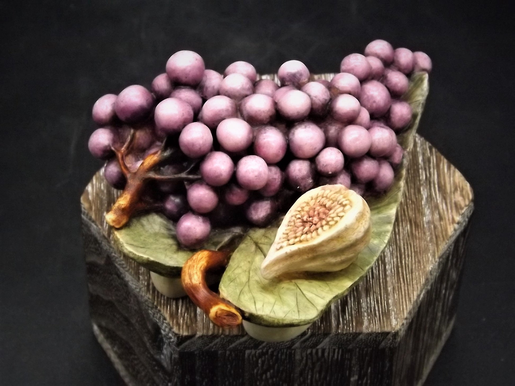 Harmony Kingdom Grapes Figurine - Lord Byron's Harmony Garden - With Original Box