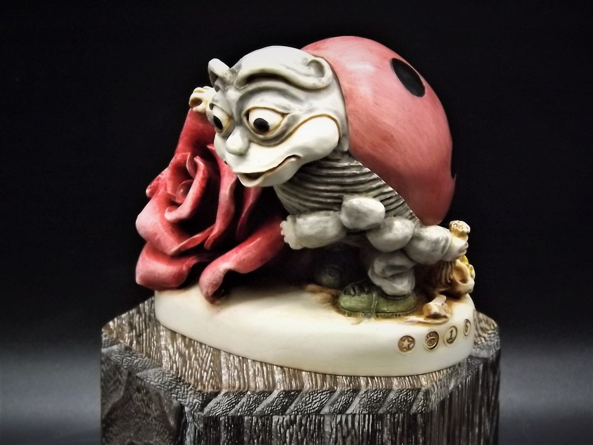 Harmony Kingdom Byron's Lonely Hearts Club Figurine - Retired 2000 (RW99LB) - With Original Box