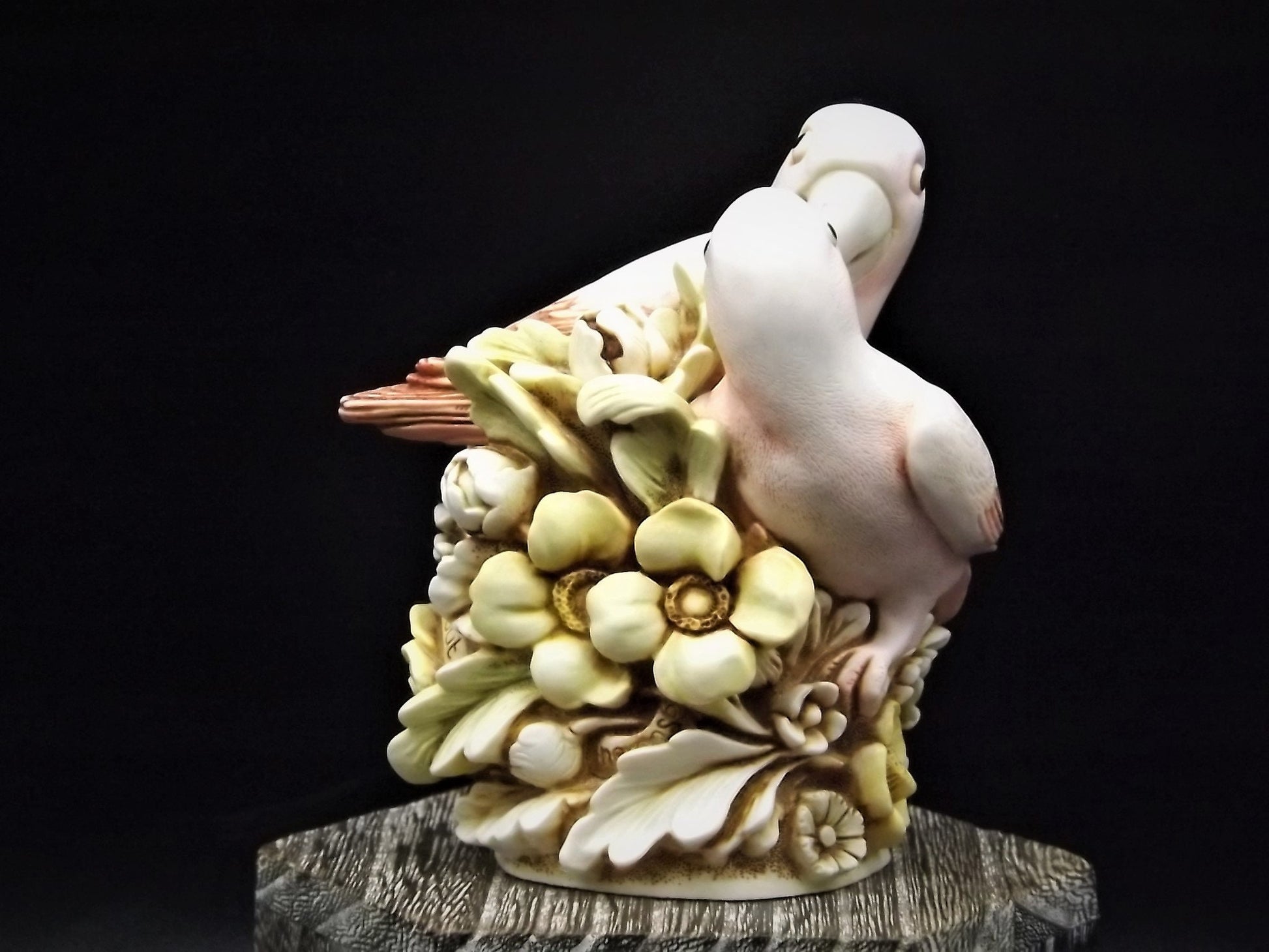 Harmony Kingdom Lovebirds Figurine: 1998 Romance Annual, David Lawrence