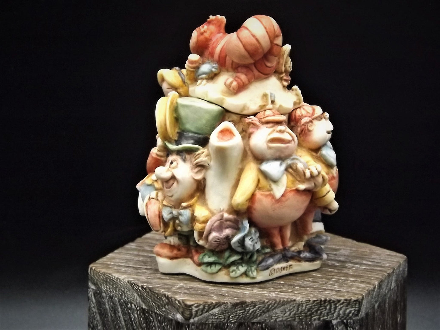 Retired Harmony Kingdom Disney "Alice in Wonderland" piece Excellent condition Limited Edition 1458/1951 with box and COA. Great Condition.