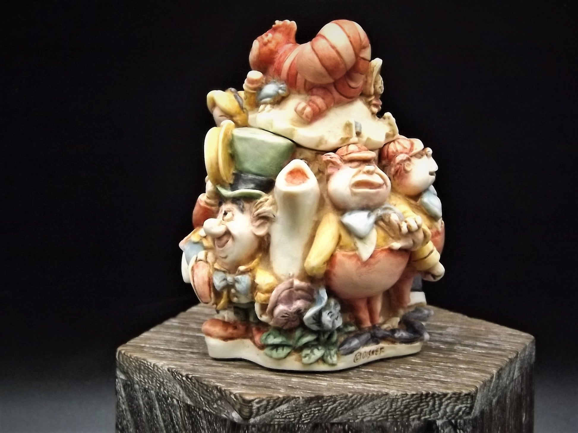 Retired Harmony Kingdom Disney "Alice in Wonderland" piece Excellent condition Limited Edition 1458/1951 with box and COA. Great Condition.