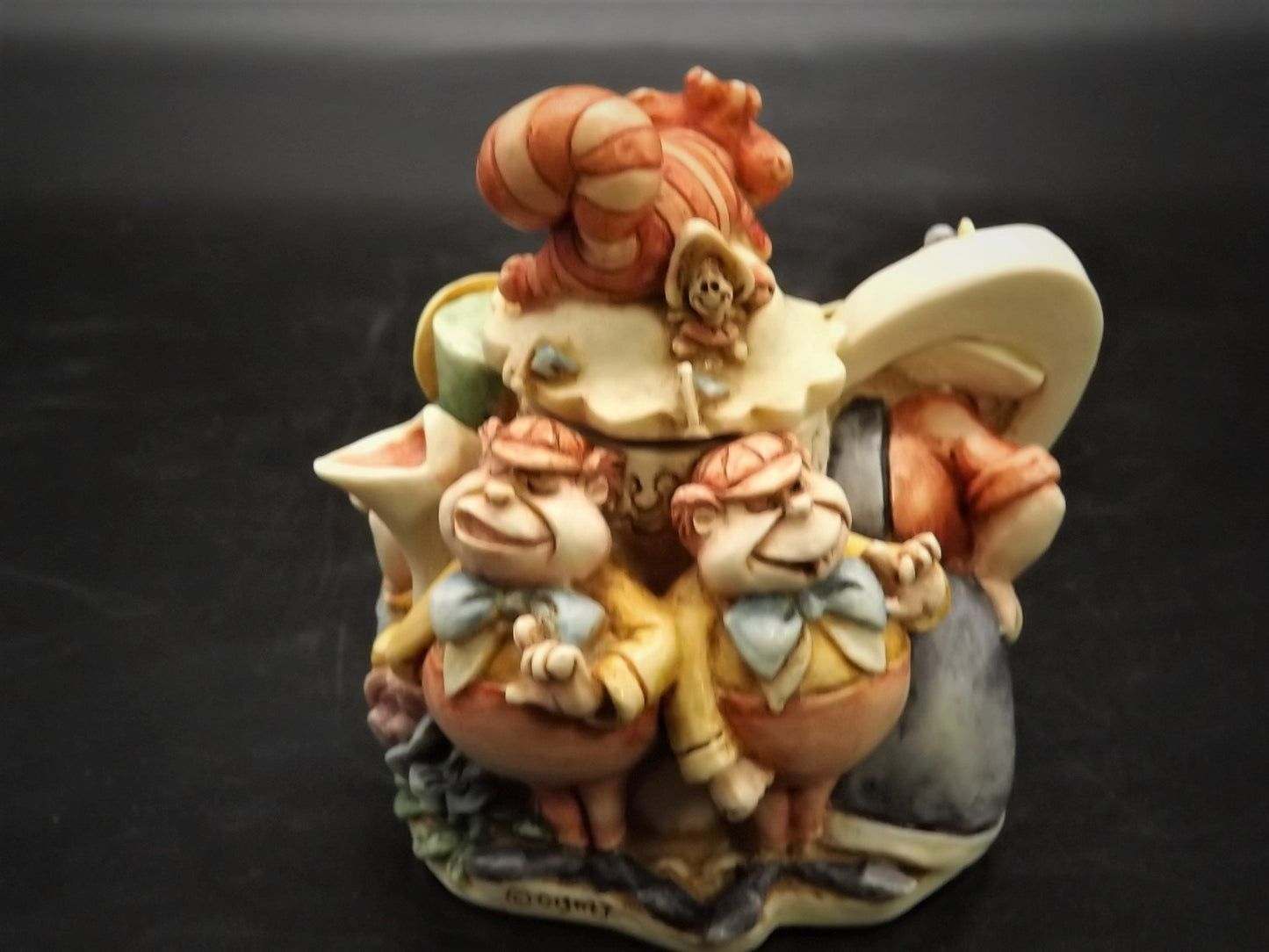 Retired Harmony Kingdom Disney "Alice in Wonderland" piece Excellent condition Limited Edition 1458/1951 with box and COA. Great Condition.