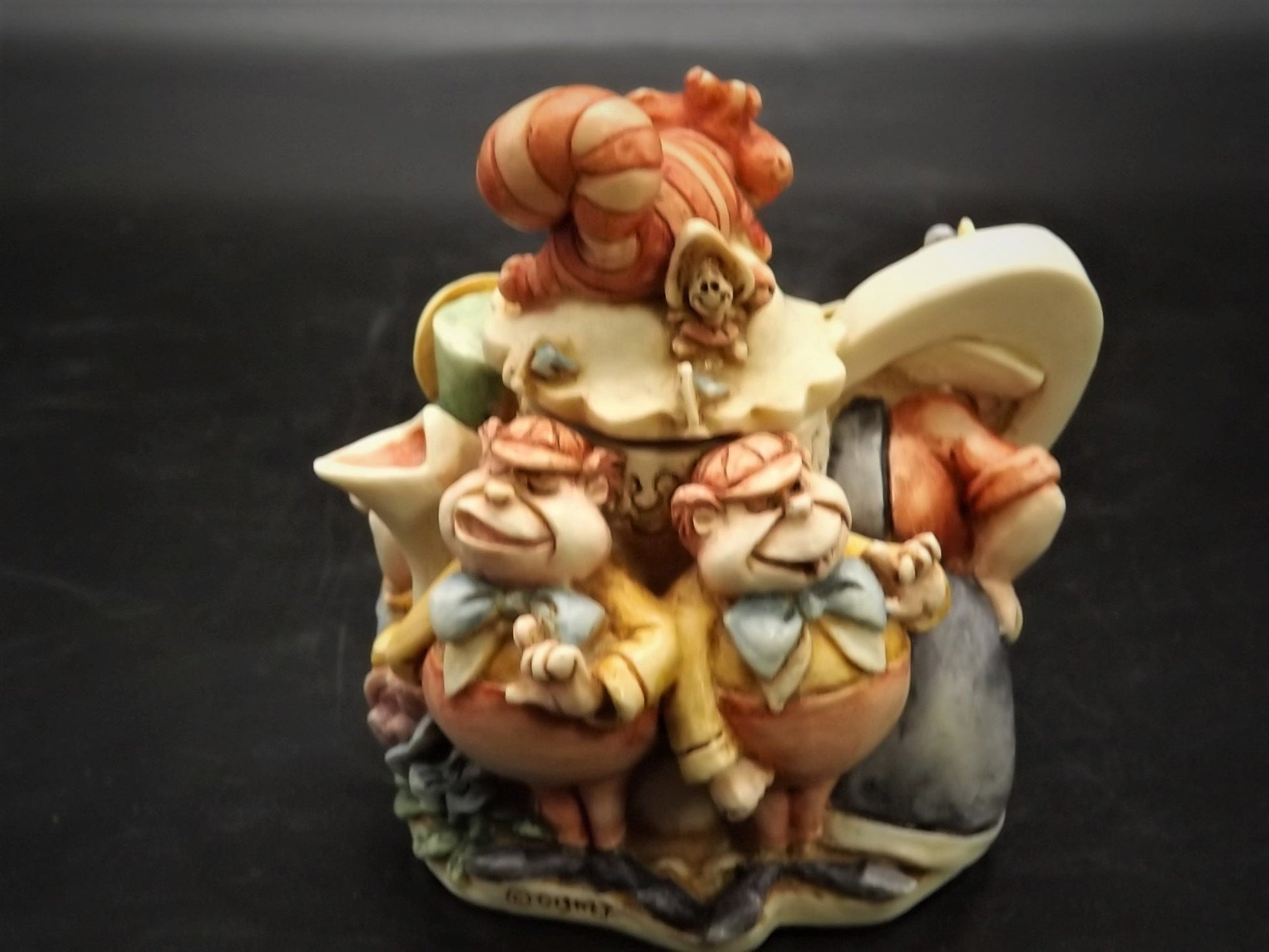 Retired Harmony Kingdom Disney "Alice in Wonderland" piece Excellent condition Limited Edition 1458/1951 with box and COA. Great Condition.