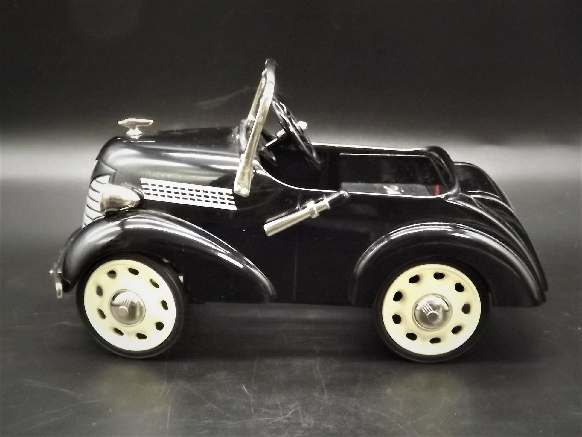 Sale! Vintage 1996 Hallmark Kiddie Car Classics 1937 Garten Ford Luxury Edition #17/2500 with original box and COA. Signed by Dill Rhodes!