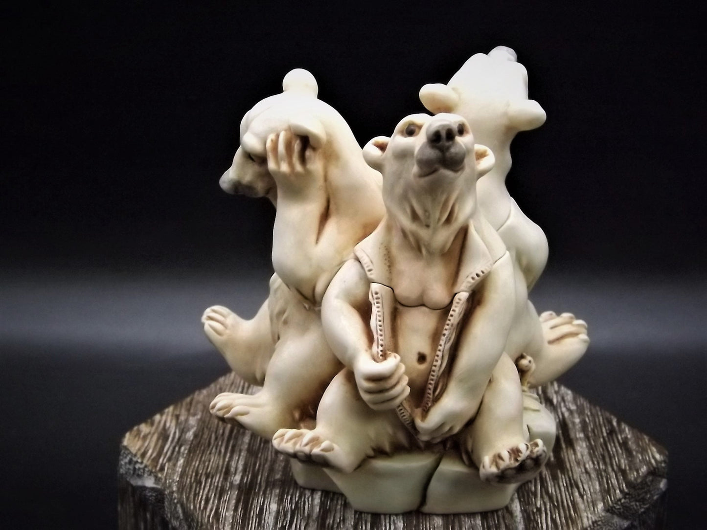 Vintage Harmony Kingdom "Polar Melt" Polar Bears piece Excellent condition with original box and COA. Item RWO8PB Limited Edition 534 pieces