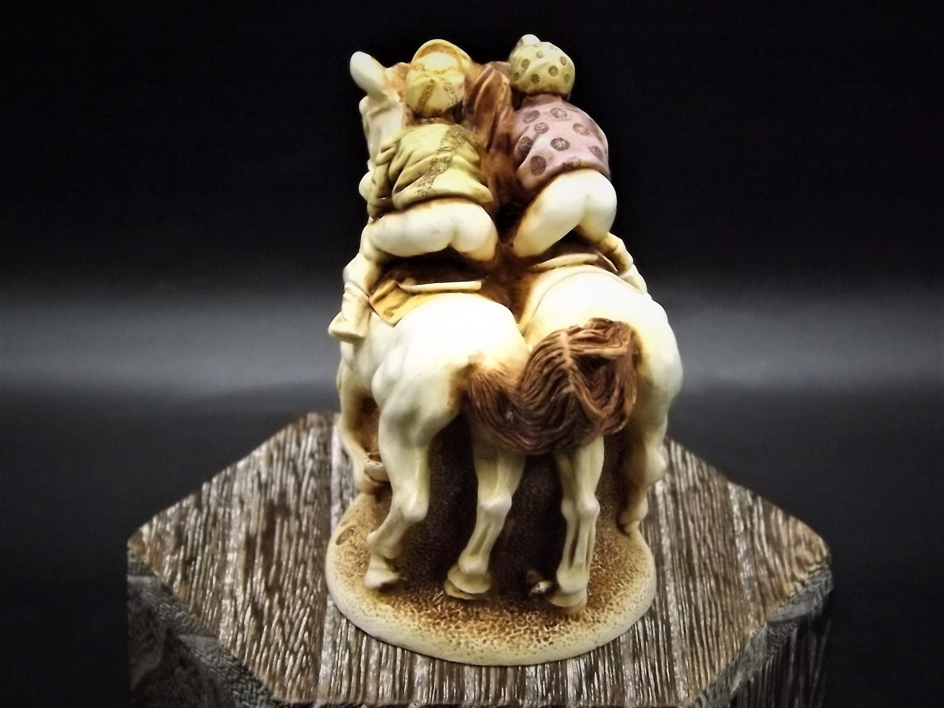 Retired Harmony Kingdom Horse Racing Figurine: Photo Finish, 1996