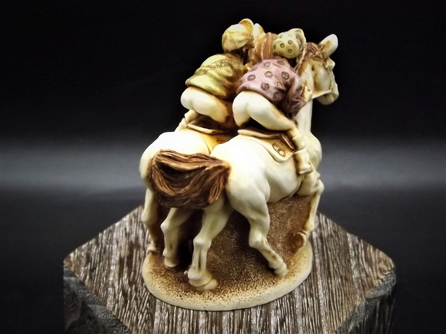 Retired Harmony Kingdom Horse Racing Figurine: Photo Finish, 1996