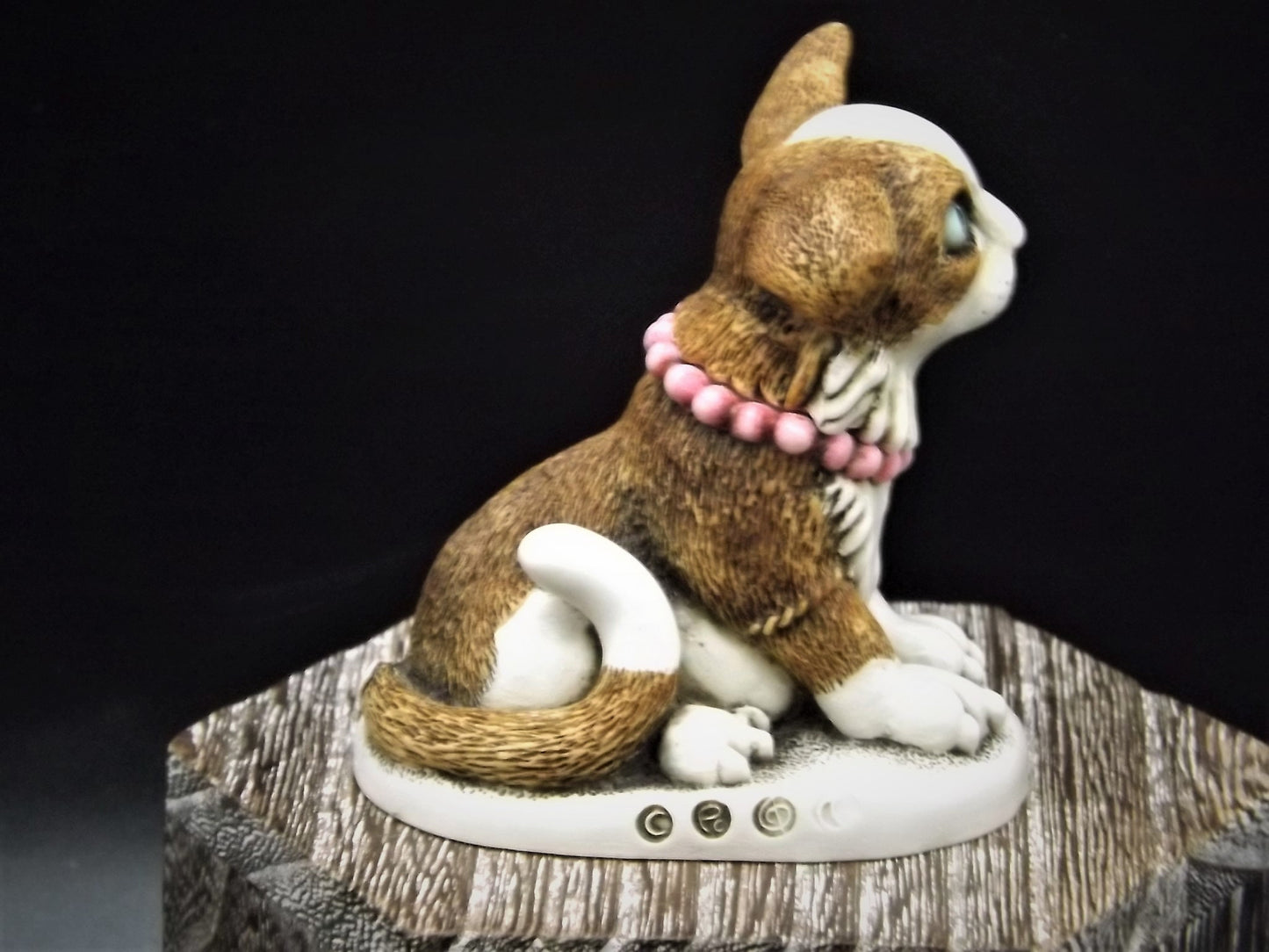 Rare only 450 made! Harmony Kingdom "Pearl" piece Excellent condition with original box. Clair De Lune Cat Convention Gift 2000.