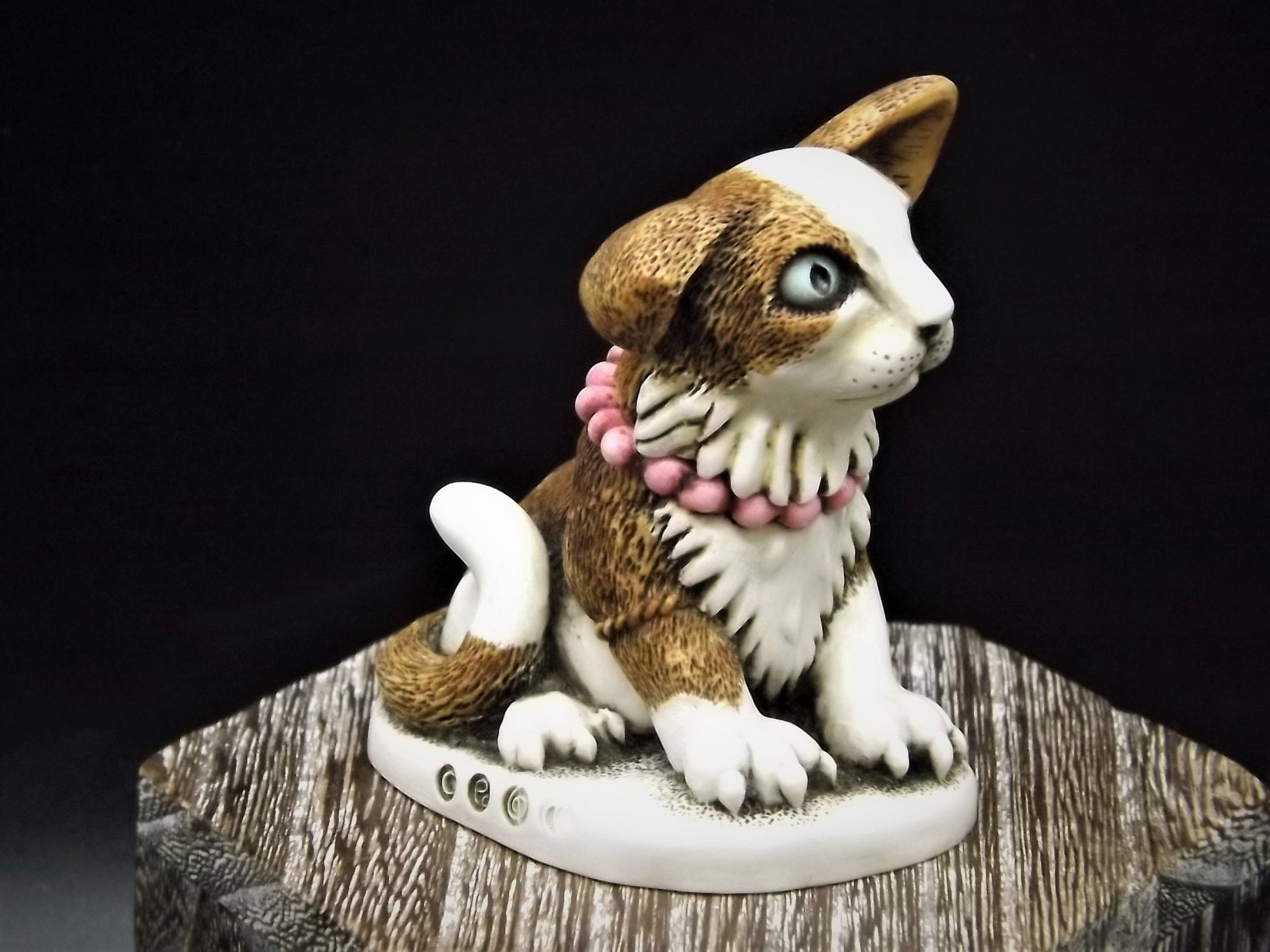 Rare only 450 made! Harmony Kingdom "Pearl" piece Excellent condition with original box. Clair De Lune Cat Convention Gift 2000.