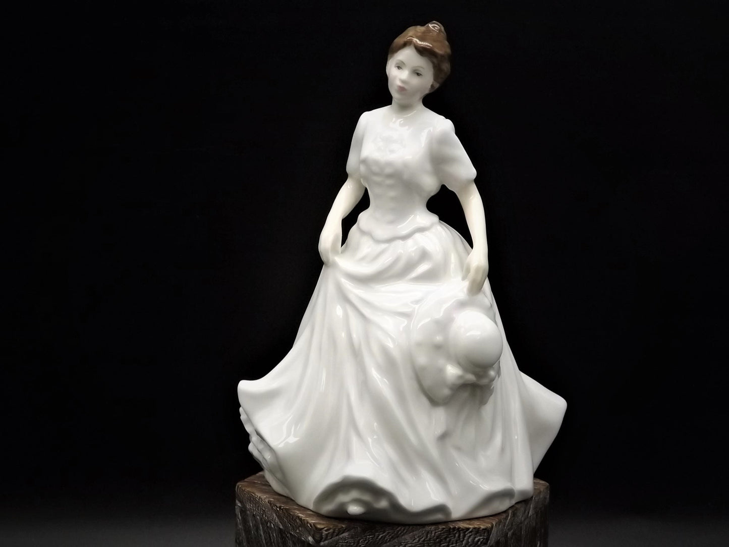 Vintage Royal Doulton Figurine: Harmony HN 4096, Hand-Decorated