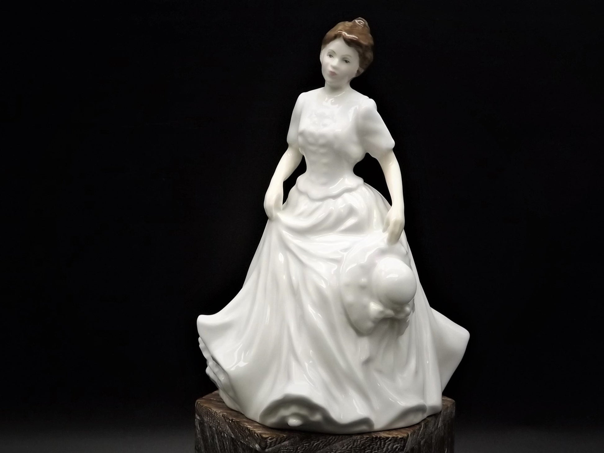 Vintage Royal Doulton Figurine: Harmony HN 4096, Hand-Decorated