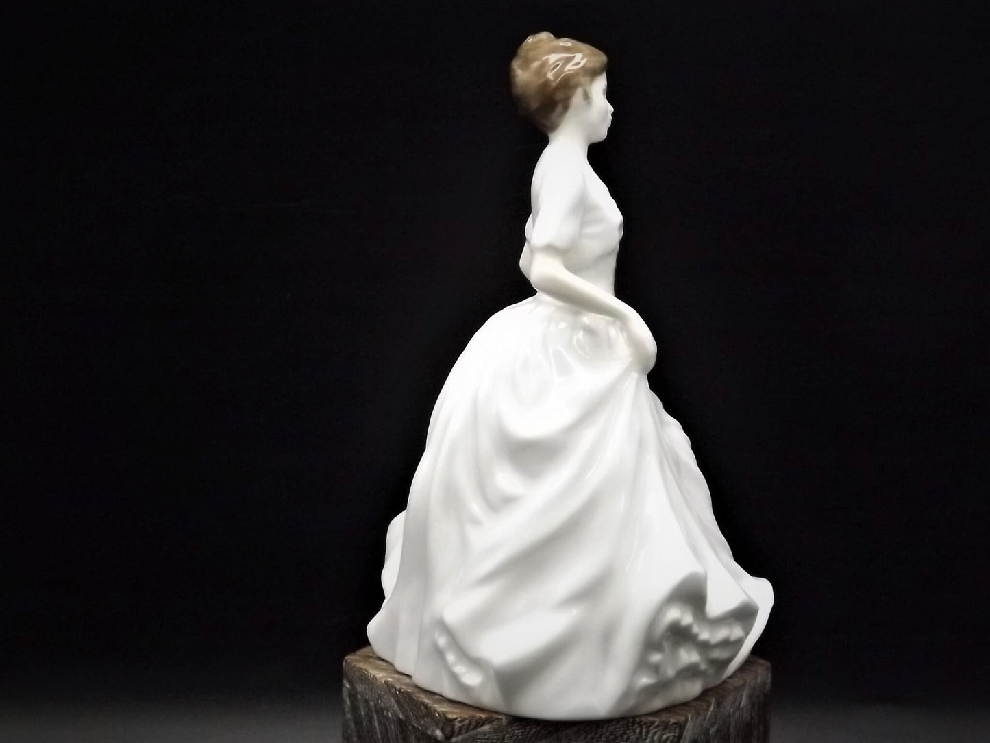 Vintage Royal Doulton Figurine: Harmony HN 4096, Hand-Decorated