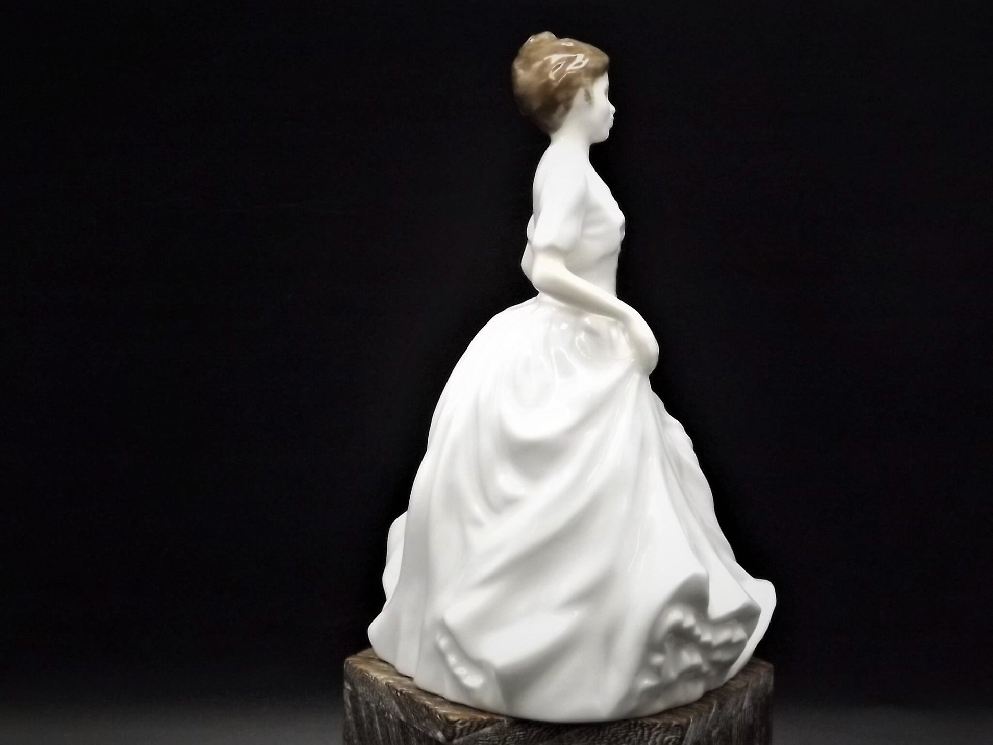 Vintage Royal Doulton Figurine: Harmony HN 4096, Hand-Decorated