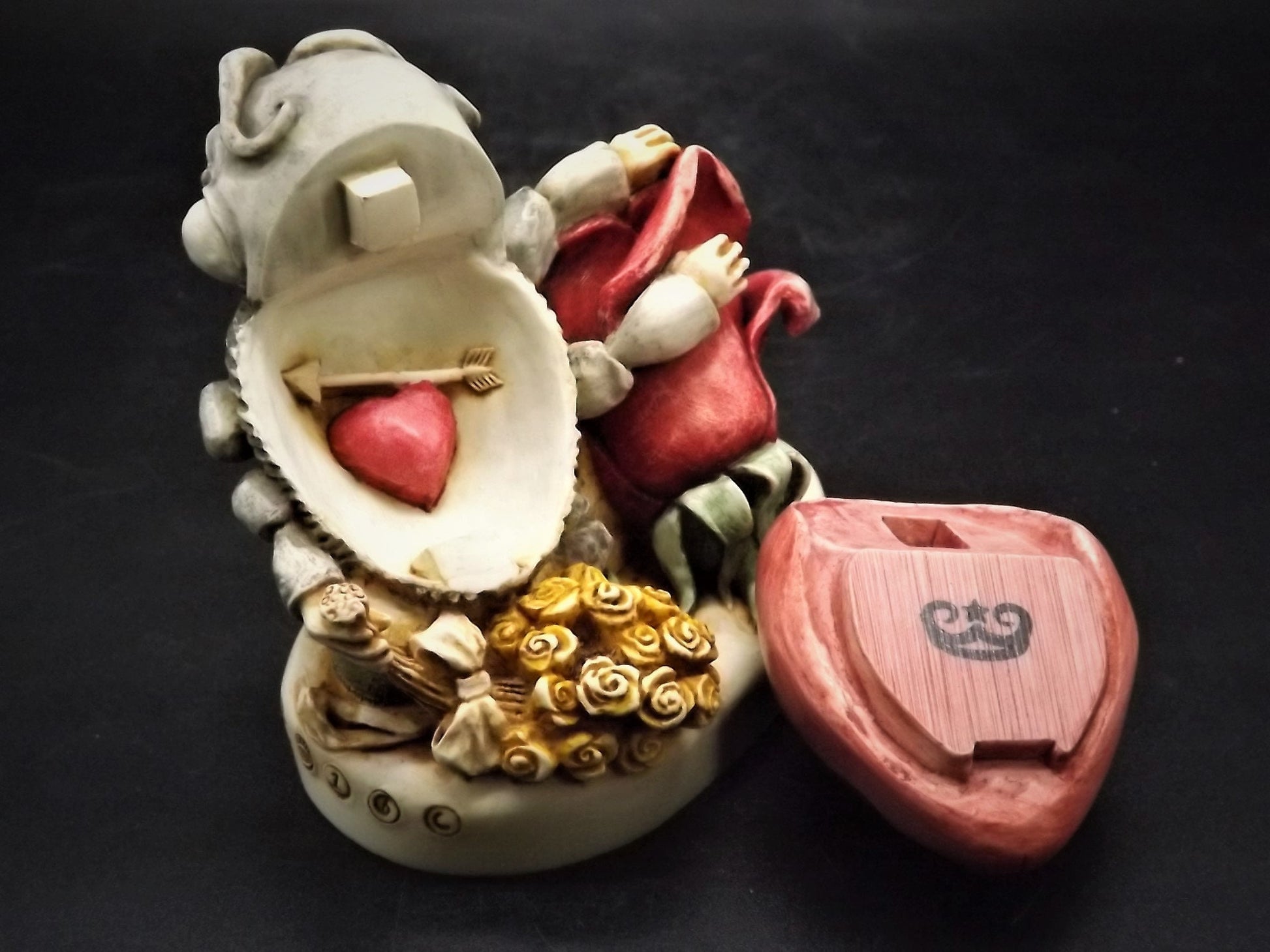 Harmony Kingdom Byron's Lonely Hearts Club Figurine - Retired 2000 (RW99LB) - With Original Box