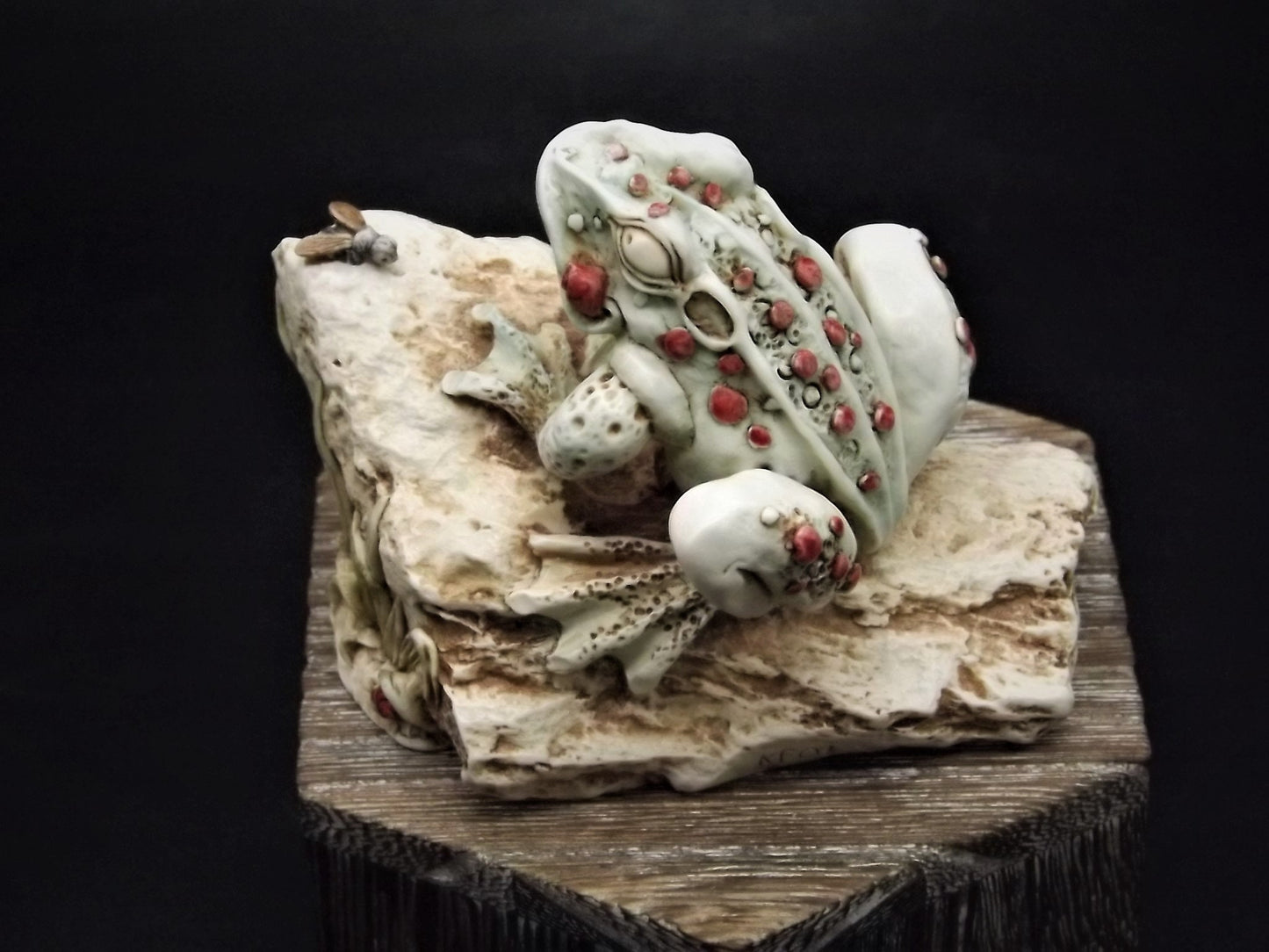 Very Rare Kevin Francis Raymond the Frog Figurine with original box. Limited to only 100 pieces this is #45. Excellent condition!