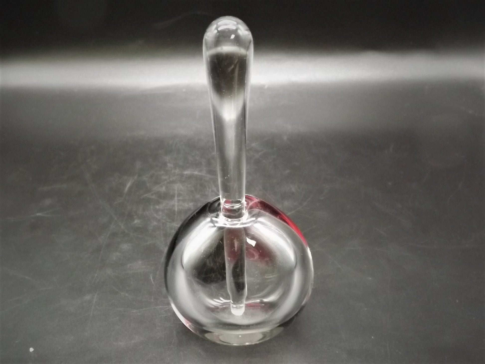 Vintage May of 1992 art glass perfume bottle made by Lisa R. Rowe. This piece is in excellent condition and is signed by the artist!