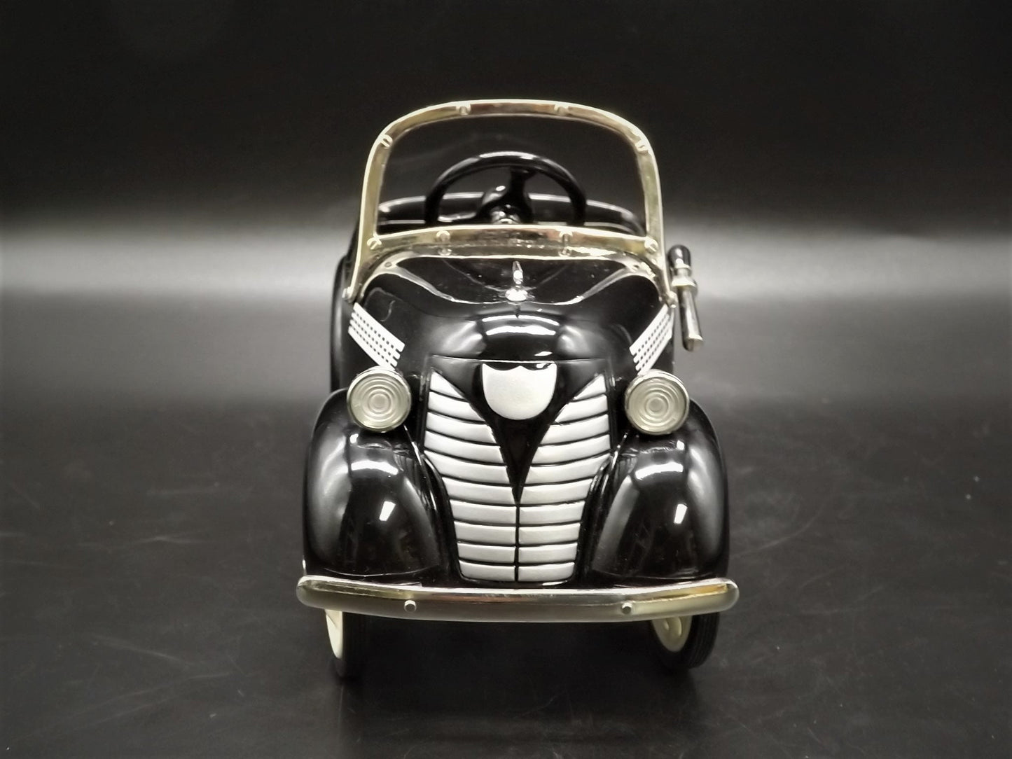 Sale! Vintage 1996 Hallmark Kiddie Car Classics 1937 Garten Ford Luxury Edition #17/2500 with original box and COA. Signed by Dill Rhodes!