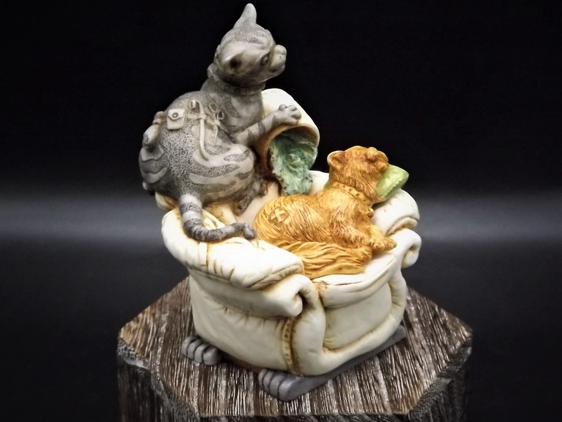 Retired 2000 Harmony Kingdom "Fishy Business" piece Excellent condition with original box. Limited Edition #175/1500. Artist Signed.