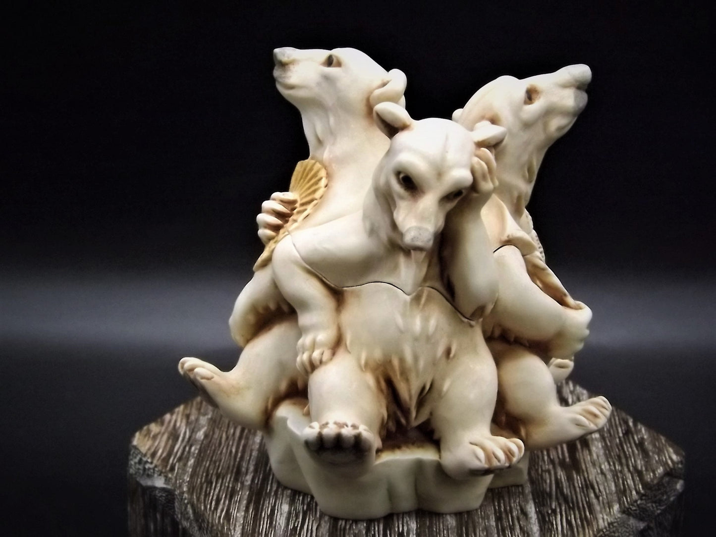 Vintage Harmony Kingdom "Polar Melt" Polar Bears piece Excellent condition with original box and COA. Item RWO8PB Limited Edition 534 pieces