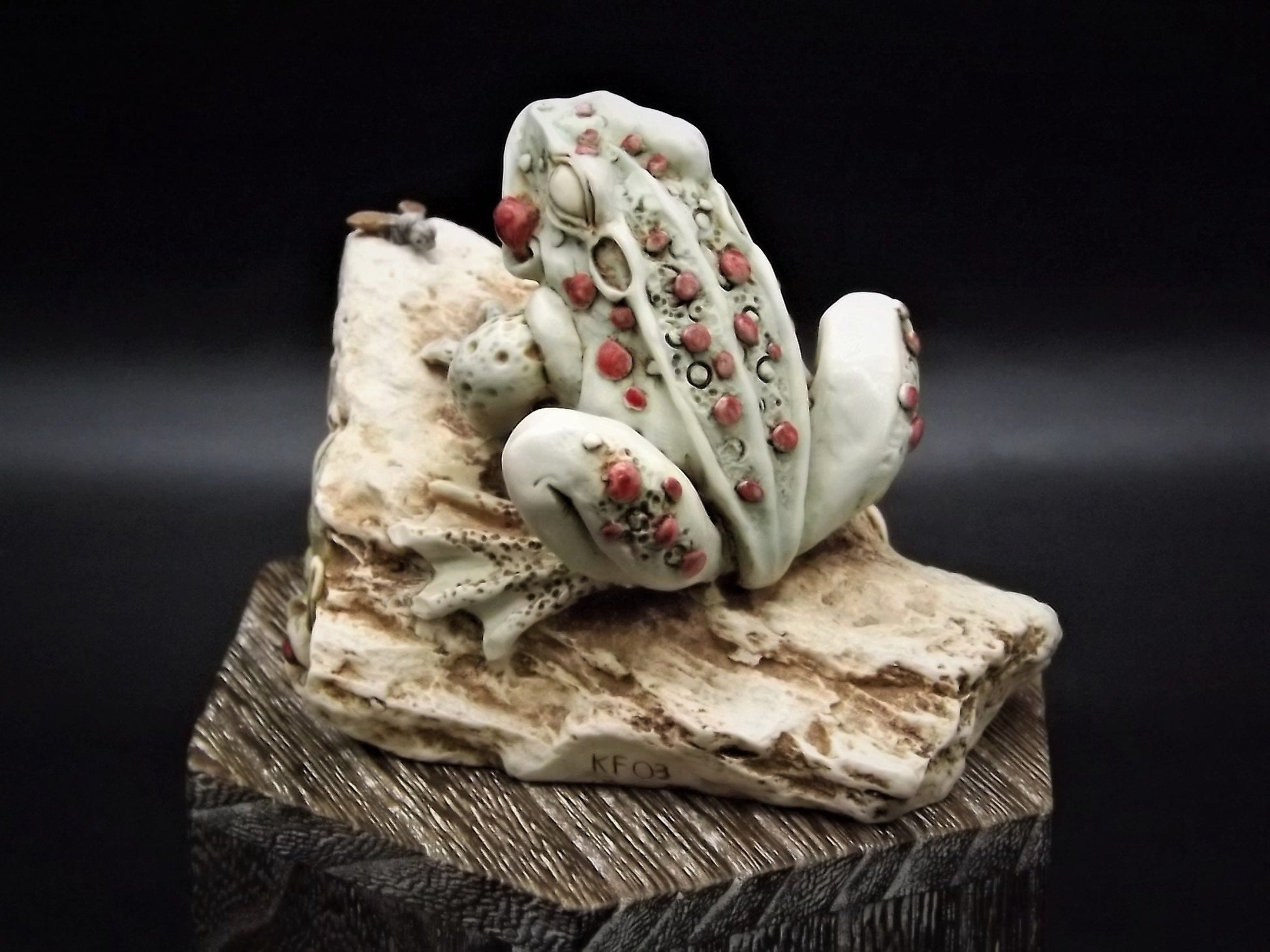 Very Rare Kevin Francis Raymond the Frog Figurine with original box. Limited to only 100 pieces this is #45. Excellent condition!