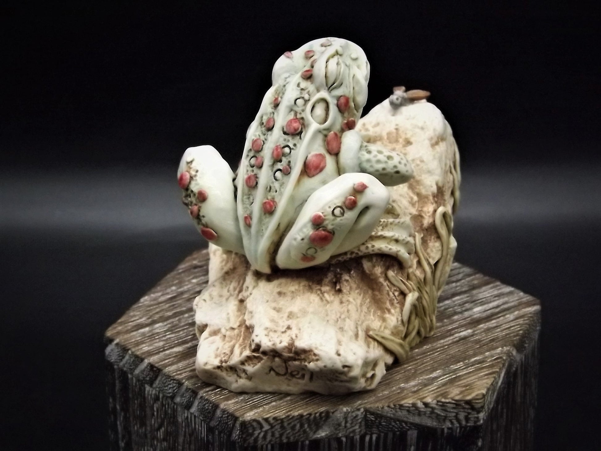 Very Rare Kevin Francis Raymond the Frog Figurine with original box. Limited to only 100 pieces this is #45. Excellent condition!