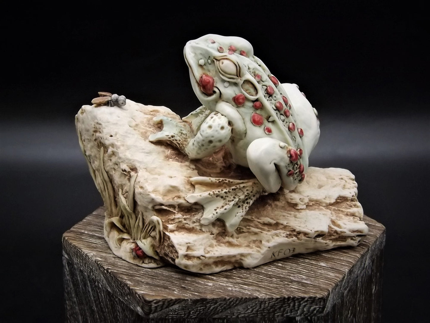 Very Rare Kevin Francis Raymond the Frog Figurine with original box. Limited to only 100 pieces this is #45. Excellent condition!