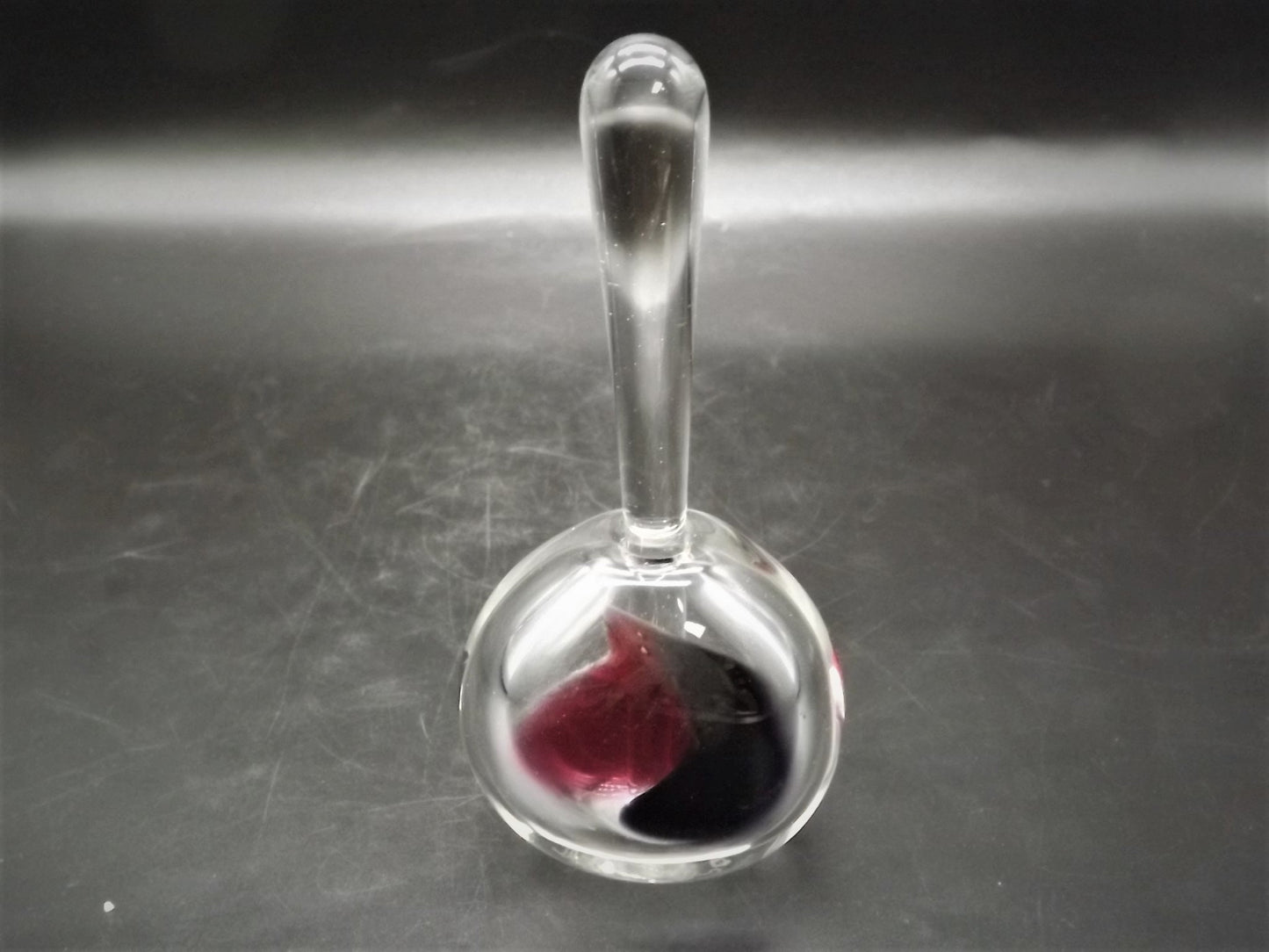 Vintage May of 1992 art glass perfume bottle made by Lisa R. Rowe. This piece is in excellent condition and is signed by the artist!