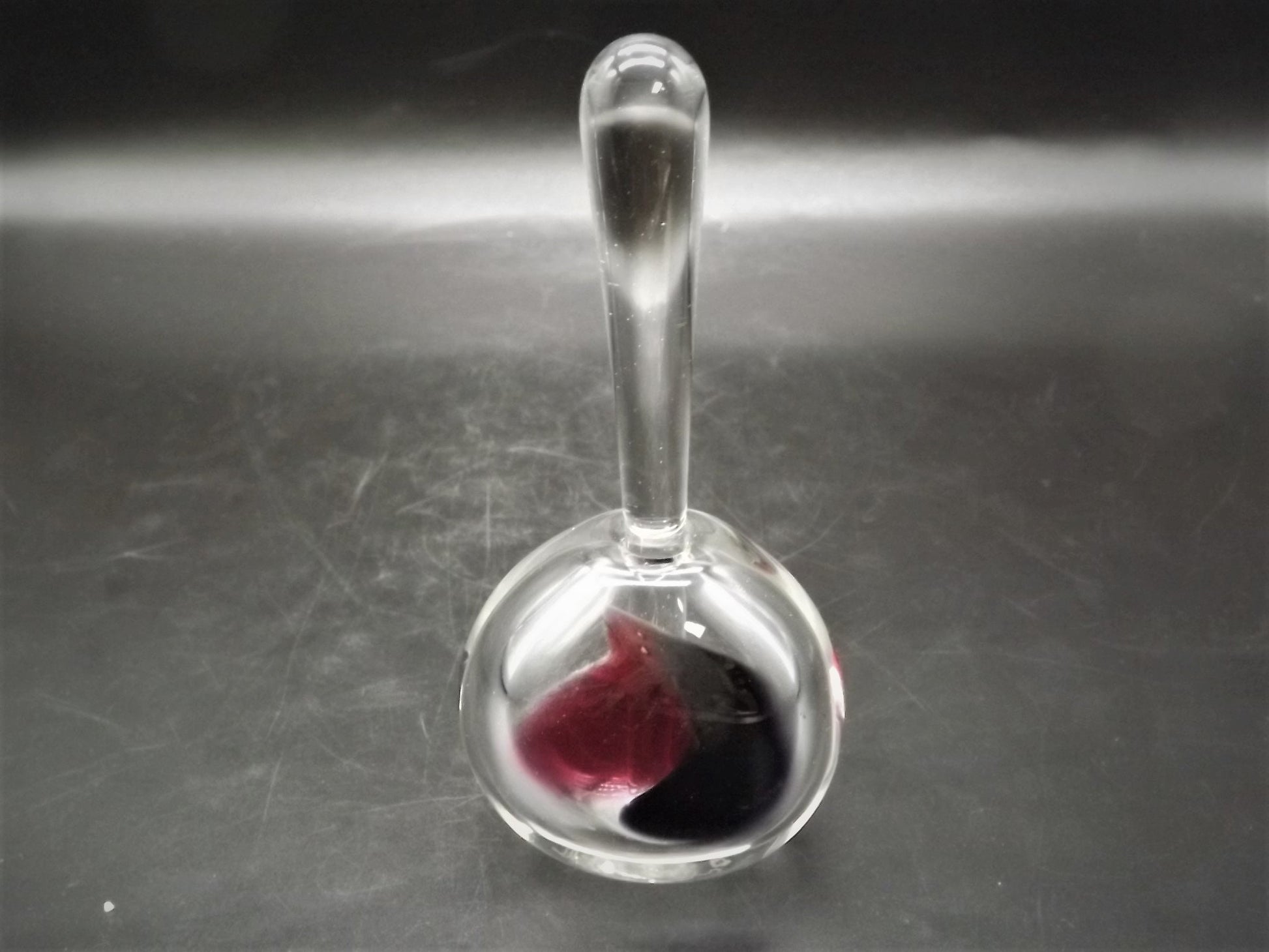 Vintage May of 1992 art glass perfume bottle made by Lisa R. Rowe. This piece is in excellent condition and is signed by the artist!