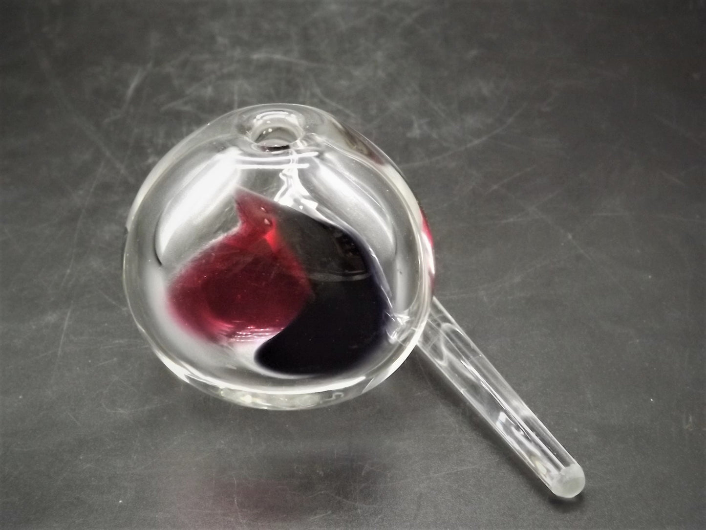 Vintage May of 1992 art glass perfume bottle made by Lisa R. Rowe. This piece is in excellent condition and is signed by the artist!