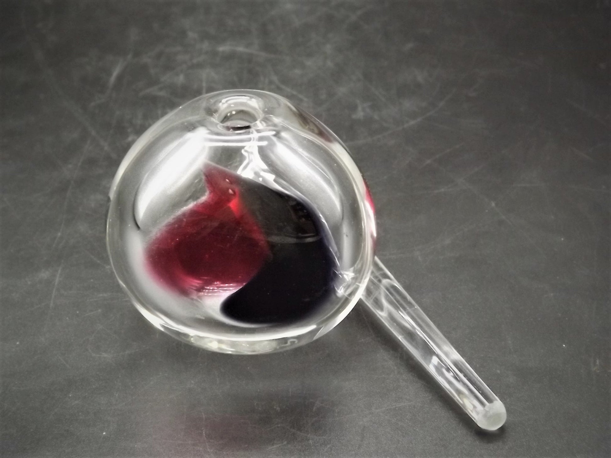 Vintage May of 1992 art glass perfume bottle made by Lisa R. Rowe. This piece is in excellent condition and is signed by the artist!