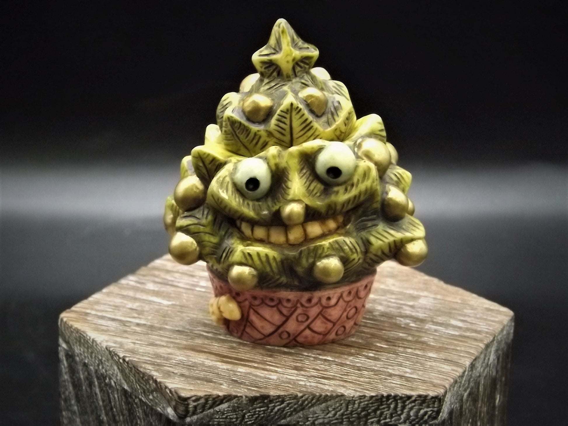 Harmony Kingdom Pot Bellys "Green Gleamer" Christmas tree Figurine with original box and COA. Excellent condition!