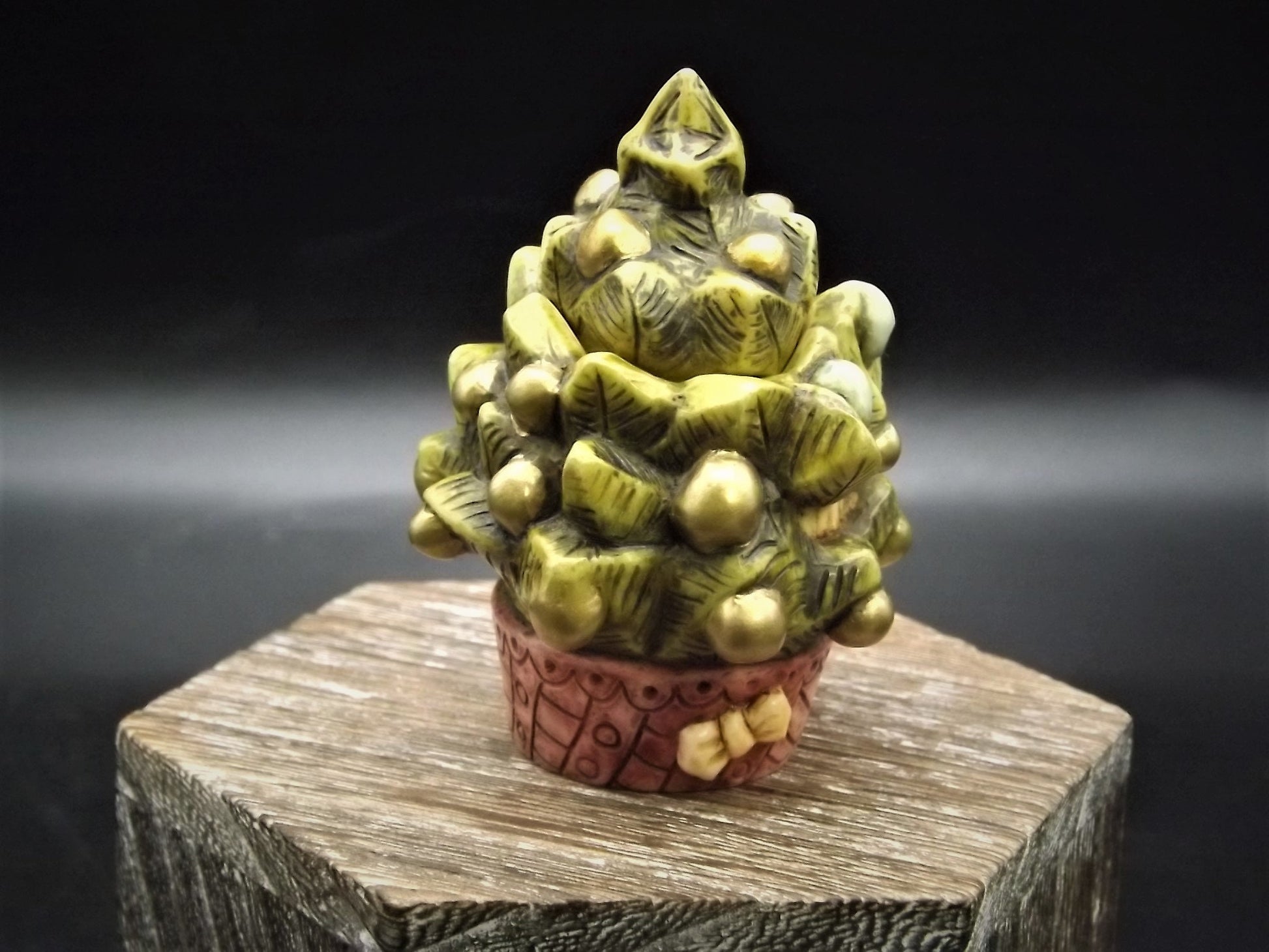 Harmony Kingdom Pot Bellys "Green Gleamer" Christmas tree Figurine with original box and COA. Excellent condition!