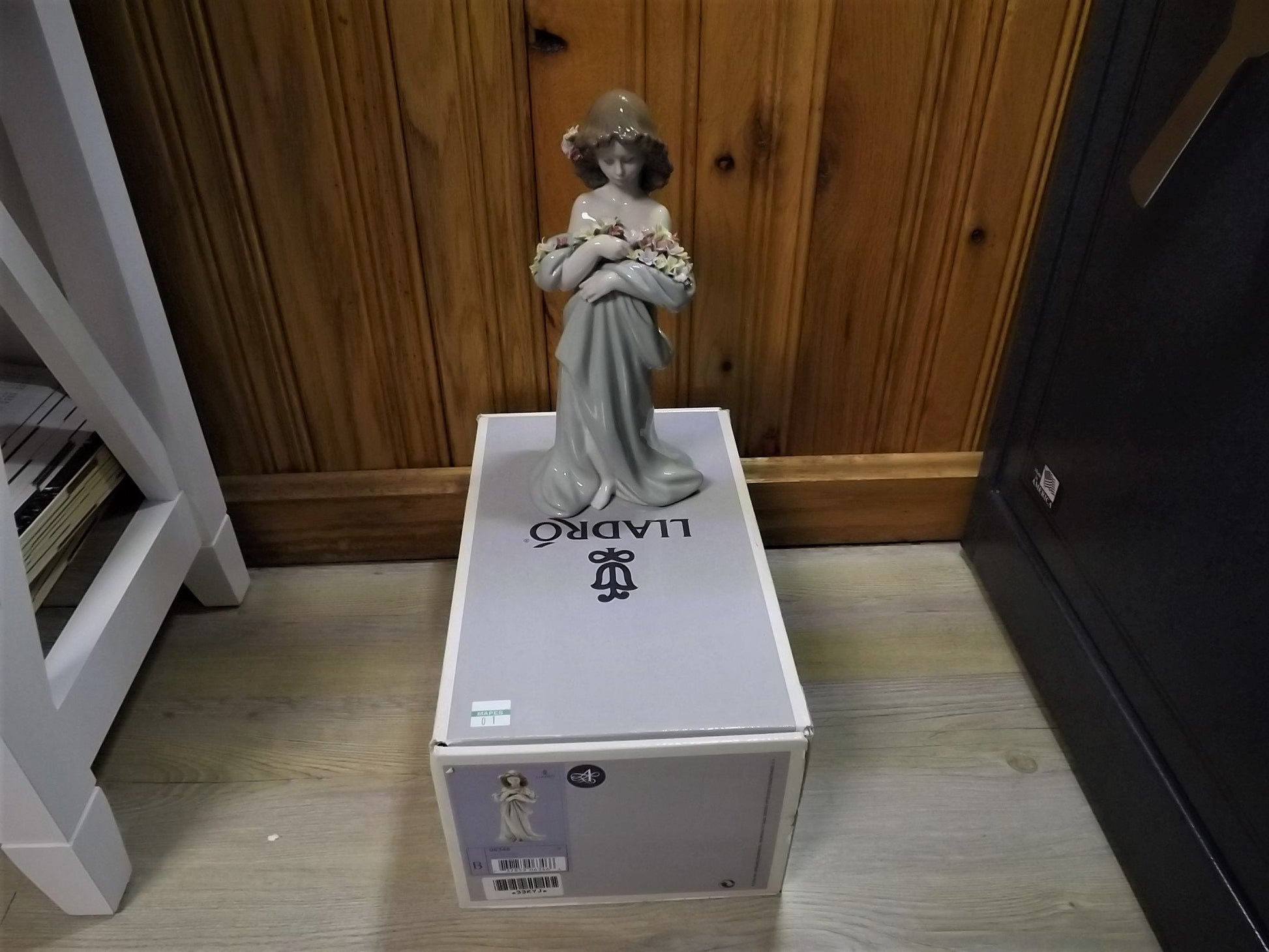 Vintage Lladro "Petals of Love" Figurine #6346 with Box (Slight Damage)