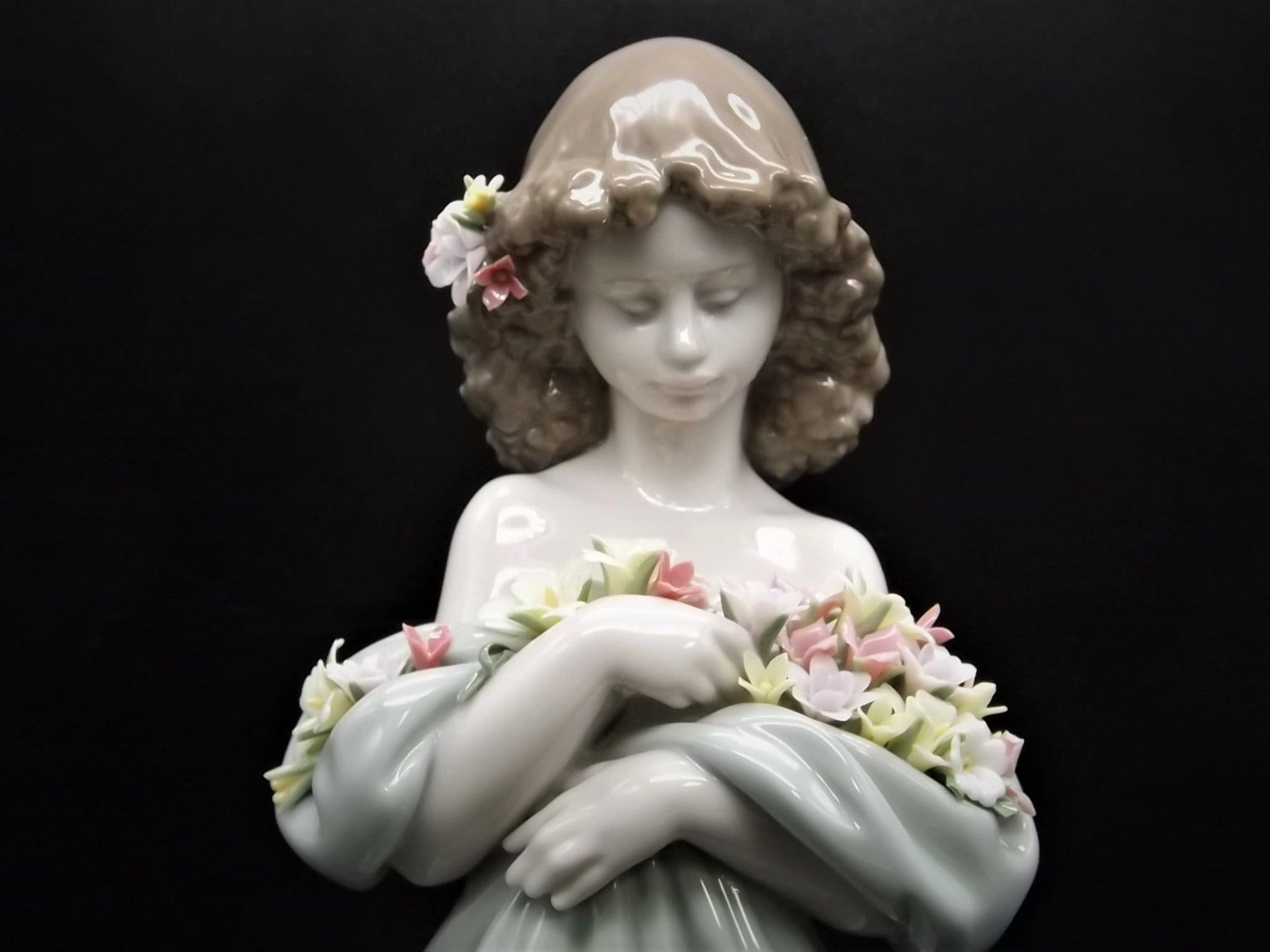 Vintage Lladro "Petals of Love" Figurine #6346 with Box (Slight Damage)