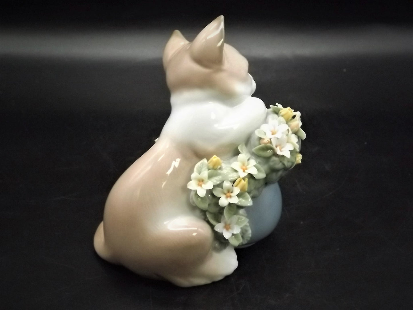 Vintage Lladro Dreamy Kitten Figurine #6567 with Box (Chipped Leaf)