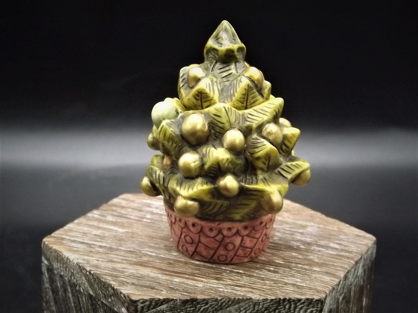 Harmony Kingdom Pot Bellys "Green Gleamer" Christmas tree Figurine with original box and COA. Excellent condition!