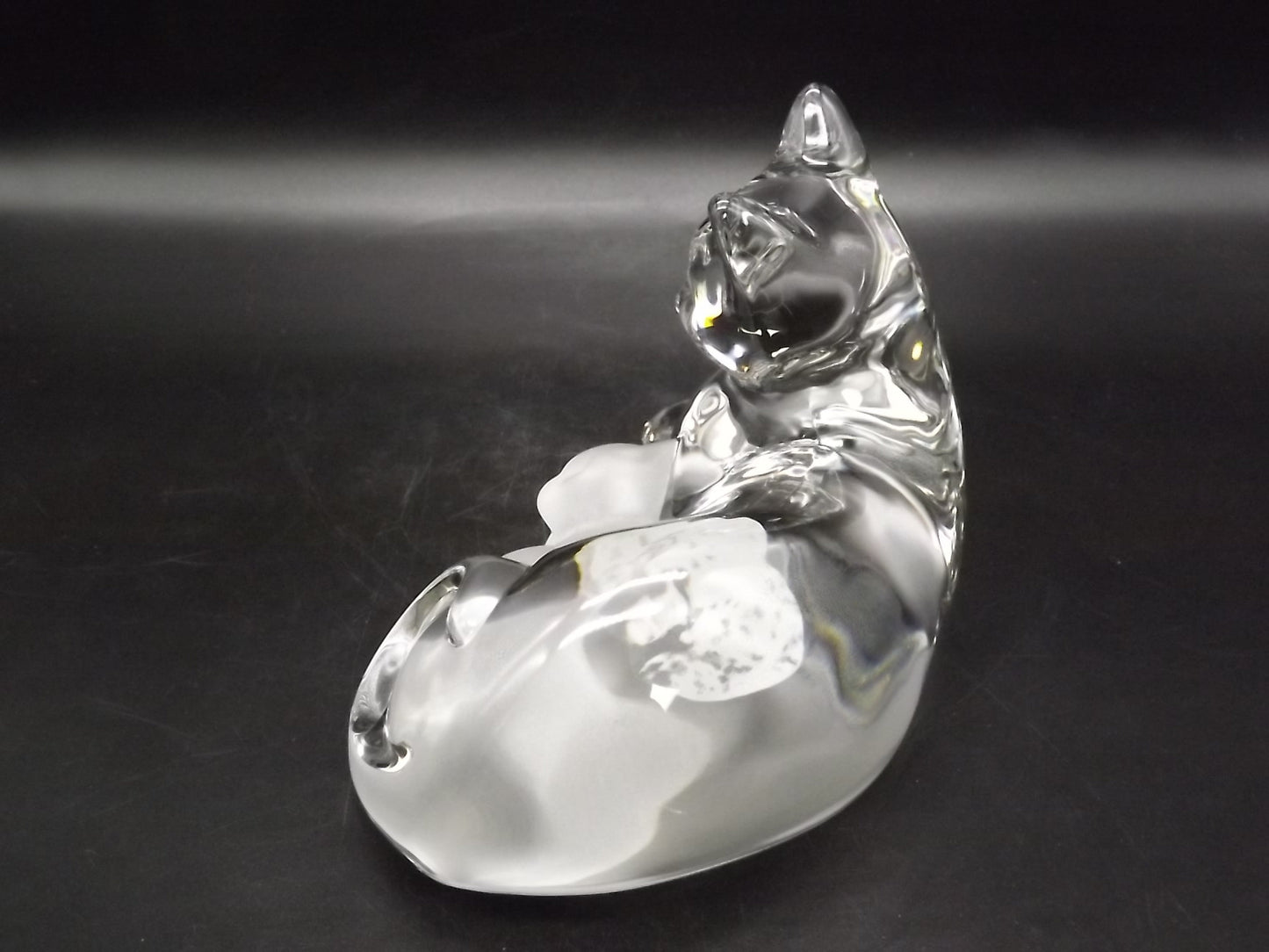 Vintage 1997 Lenox Crystal Glass "Warm and Cozy" Cat figurines. Original Tin Box with COA. Excellent condition. Limited Edition of 2500.